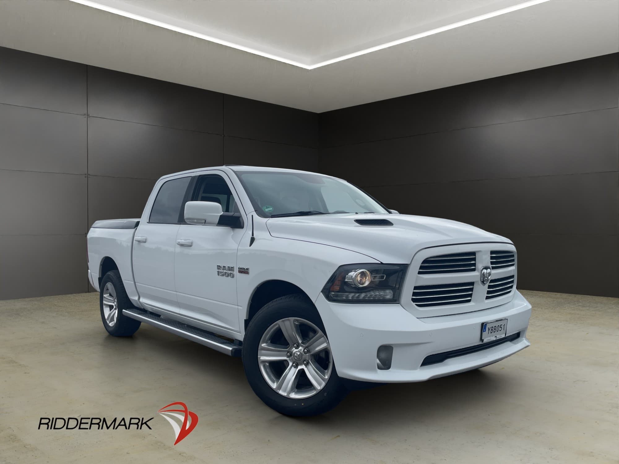 Dodge RAM 1500 Sport 5.7 4x4 Drag Taklucka Alpine Skinn Moms