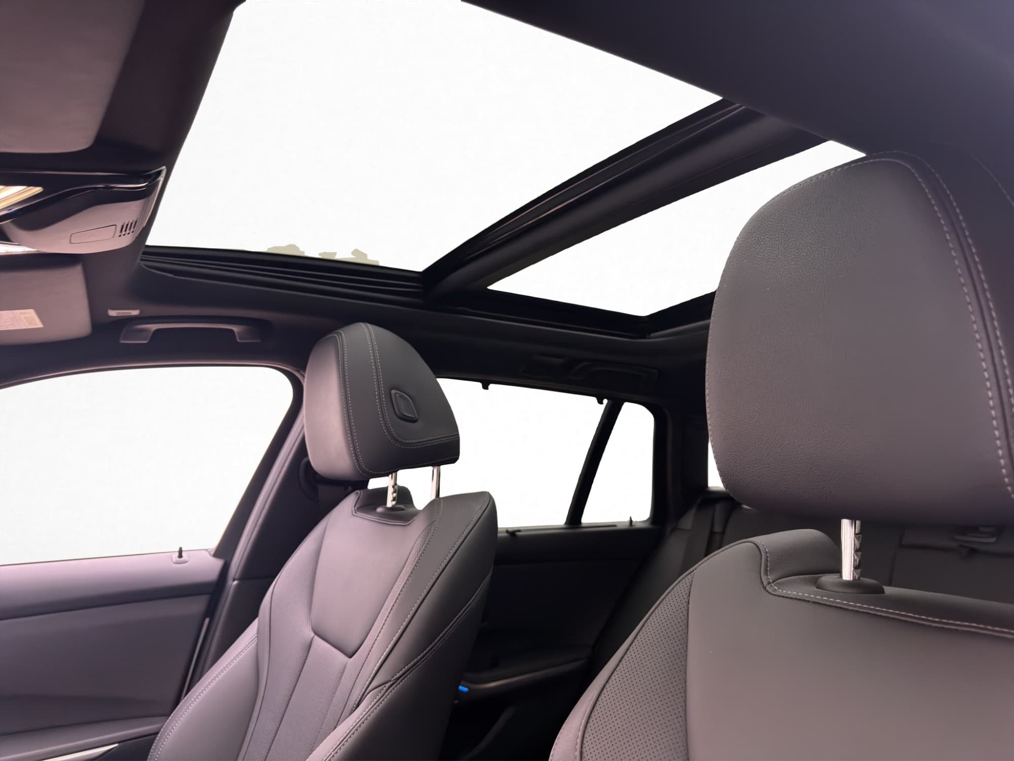 BMW 330e 292hk xDrive M Sport Pano Skinn CarPlay H/K Drag