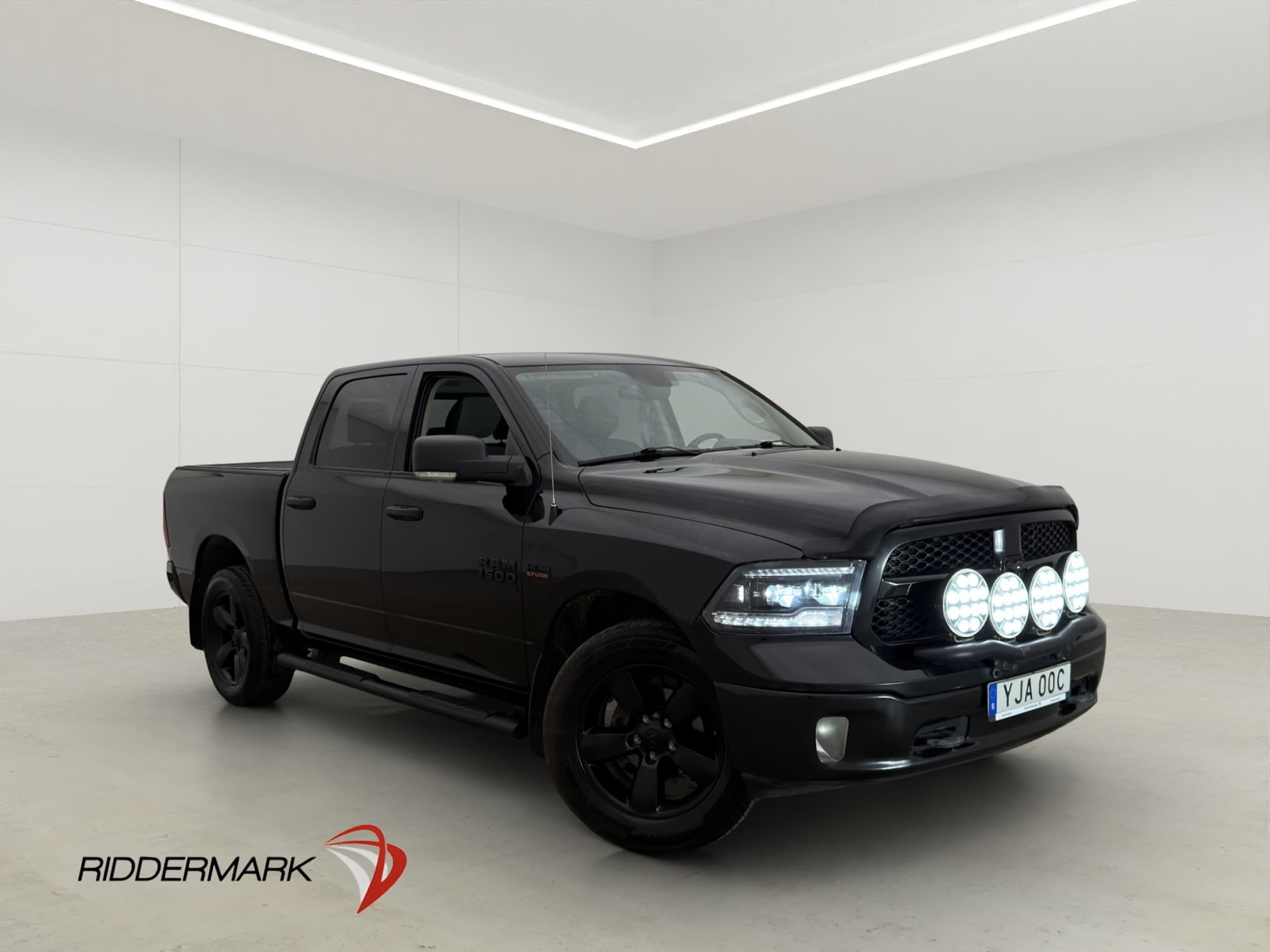 Dodge RAM 1500 5.7 4x4 Classic Night Dragkrok Kamera Alpine