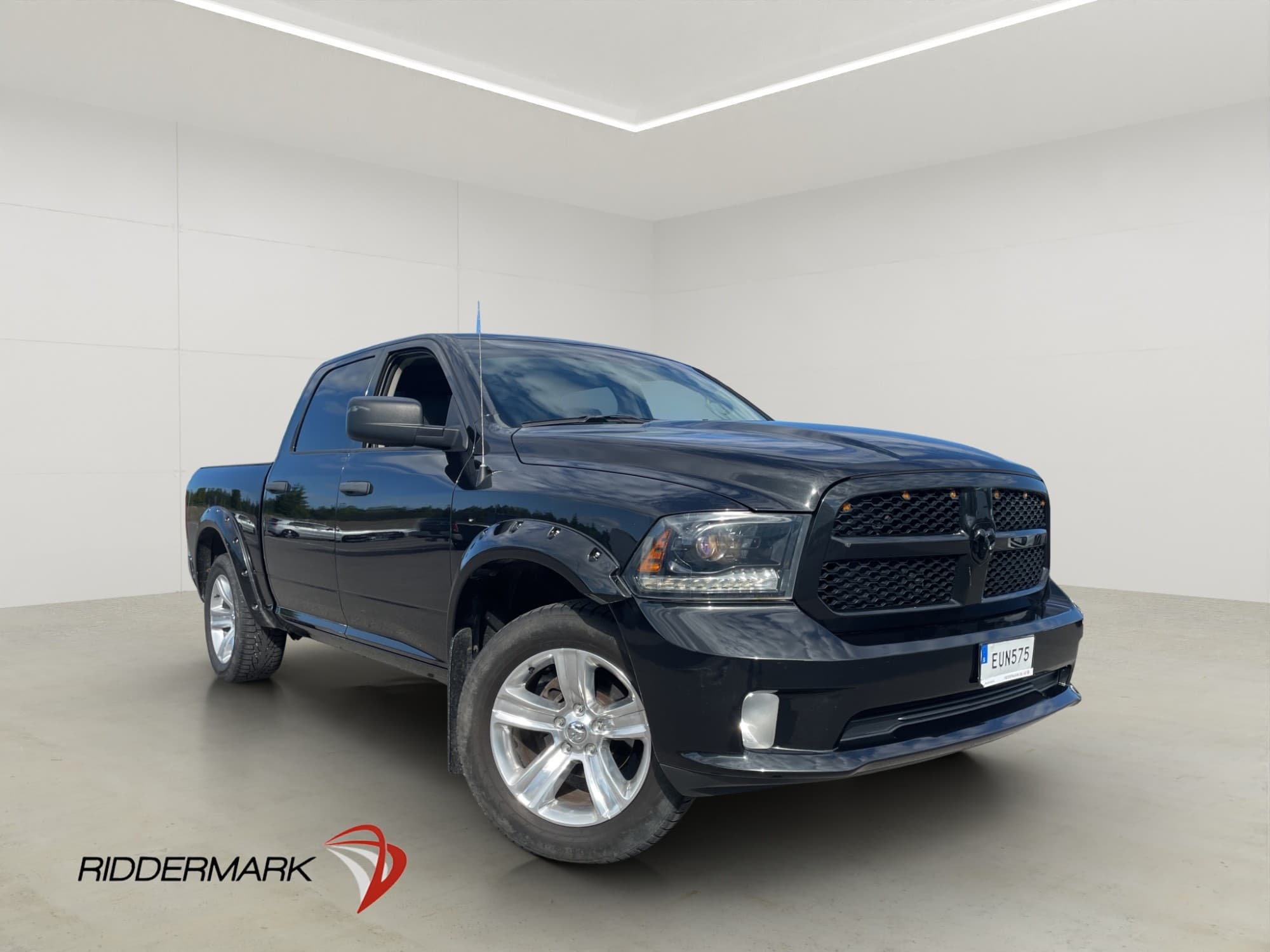 Dodge RAM 1500 Sport Black Style 5.7 V8 Drag Skinn B-Kamera