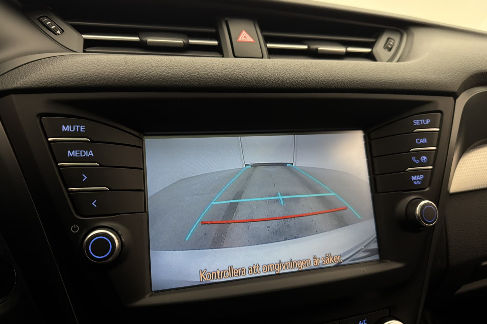 Toyota Avensis Kombi 143hk Active Plus Panorama Navi Kamera