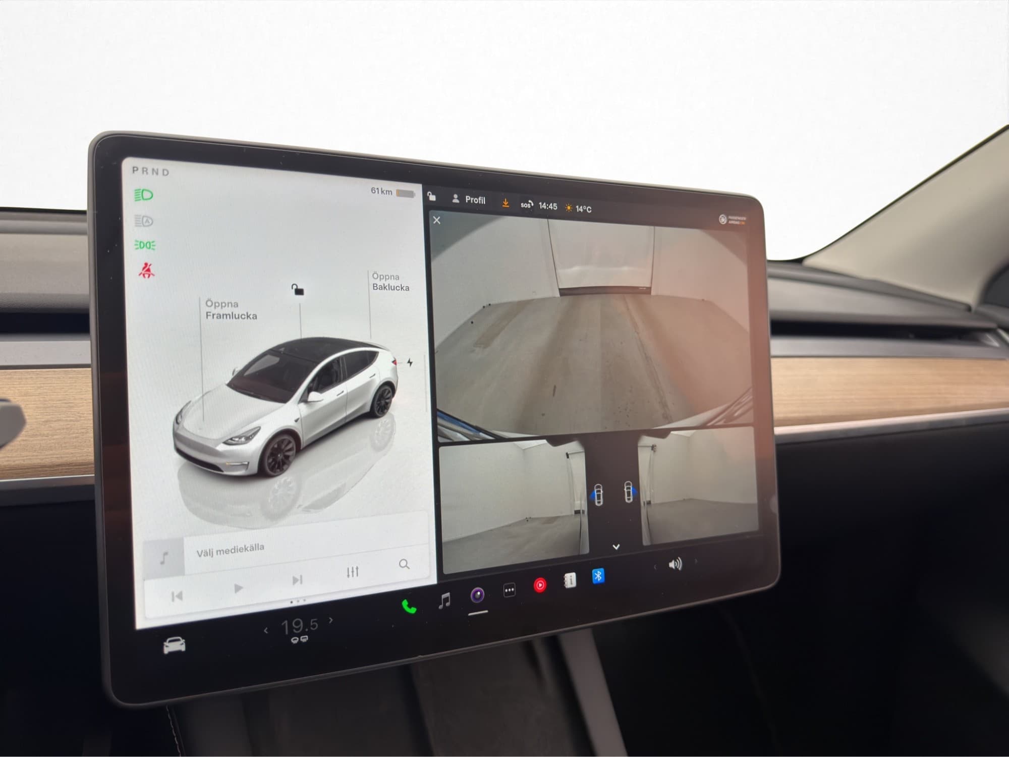 Tesla Model Y Long Range AWD Svensksåld Panorama MOMS