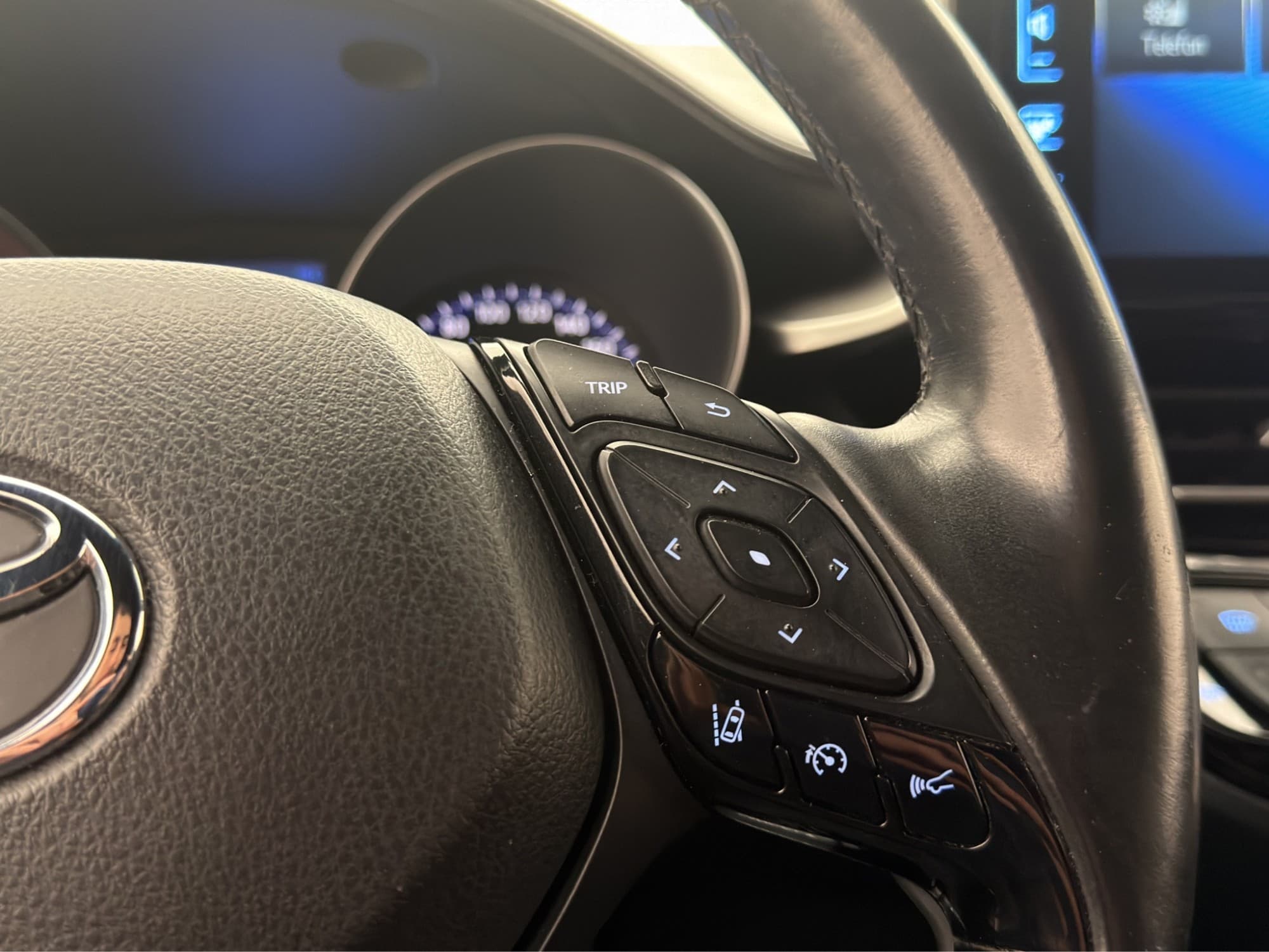 Toyota C-HR Hybrid Neon Lime Kamera Alcantara Navi Adaptiv