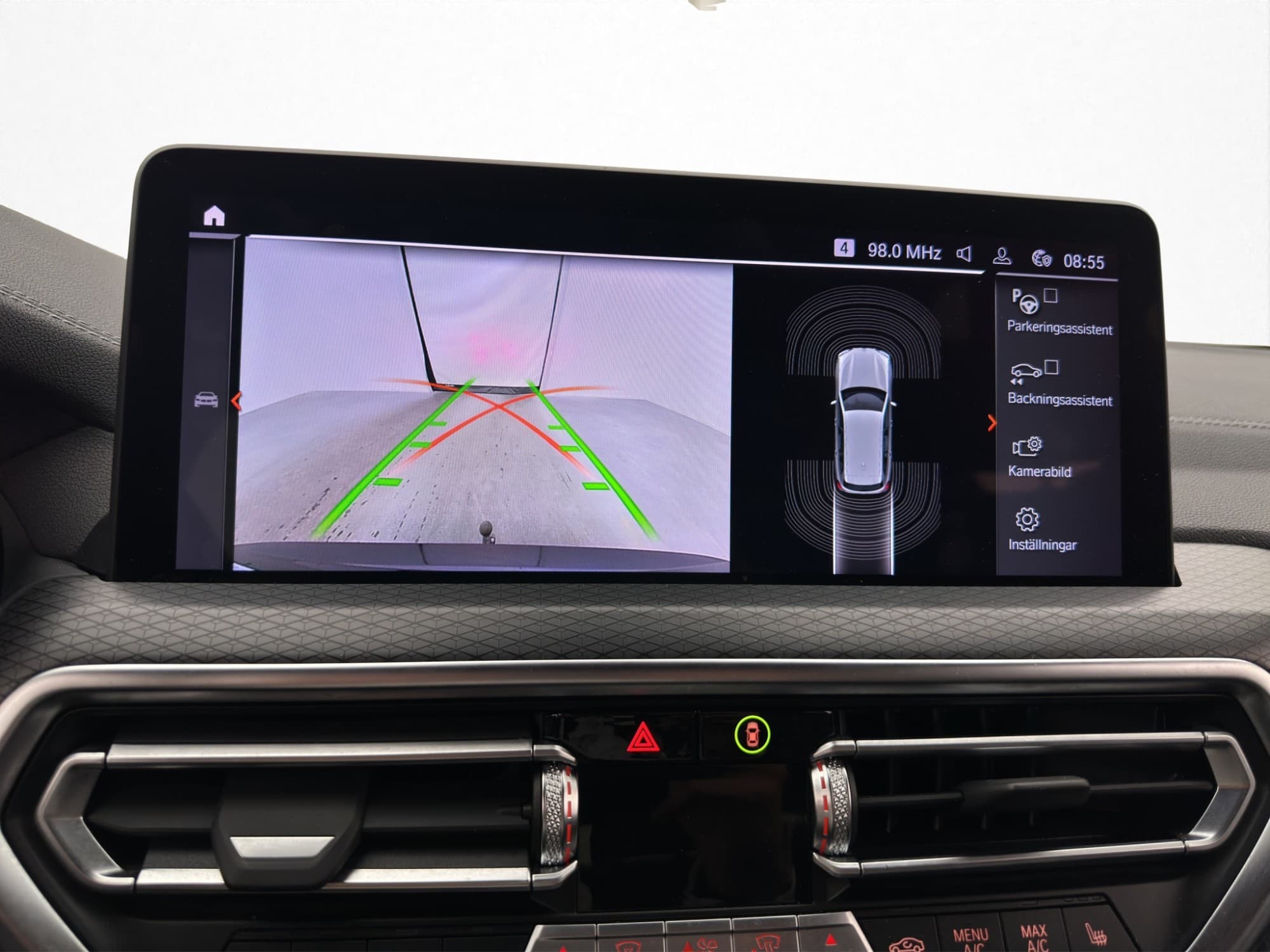 BMW iX3 M Sport MOMS Pano Skinn Kamera MOMS Cockpit Drag