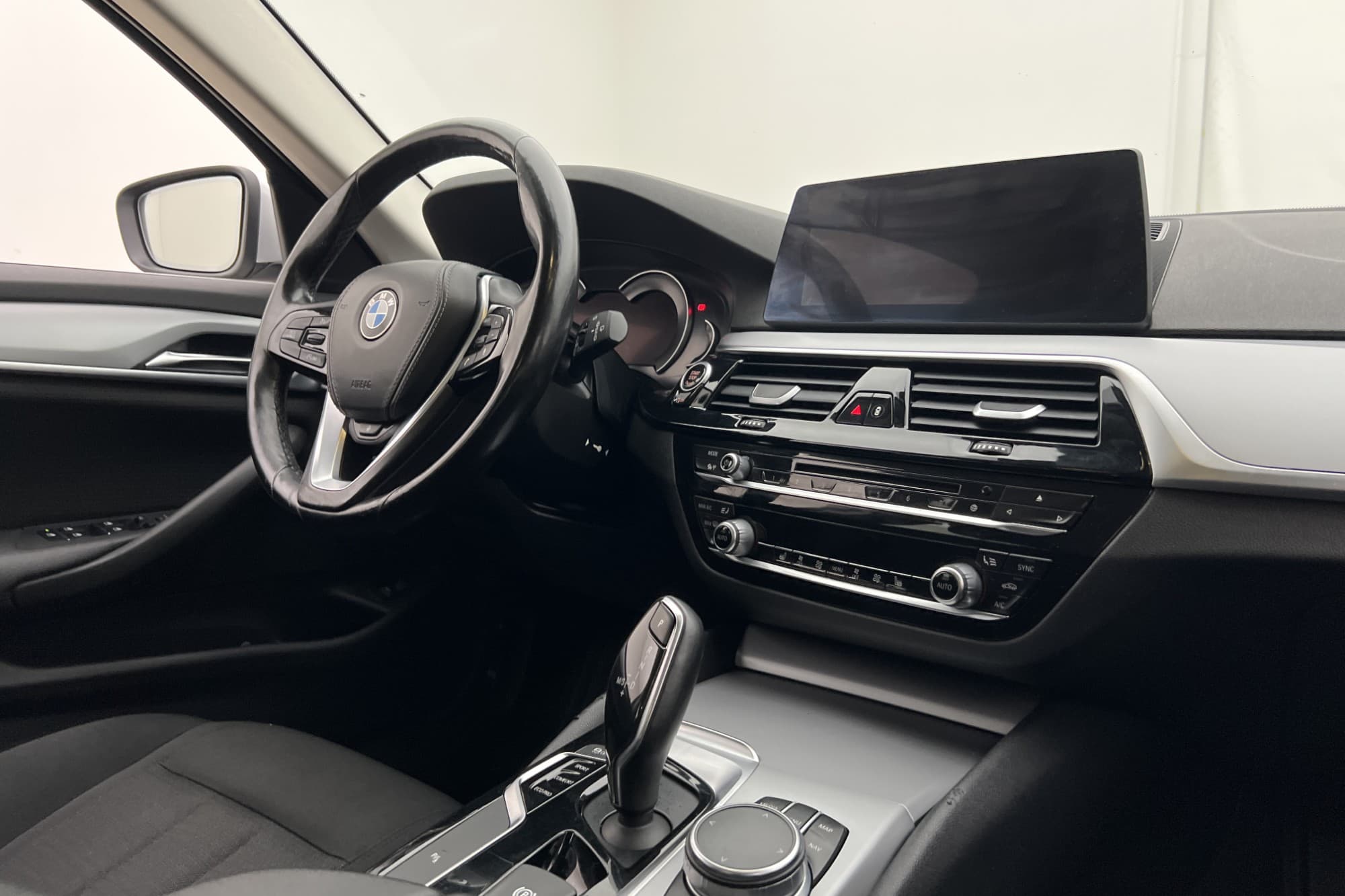 BMW 520d xDrive Touring Värmare Kamera Navi Rattvärme Nyserv