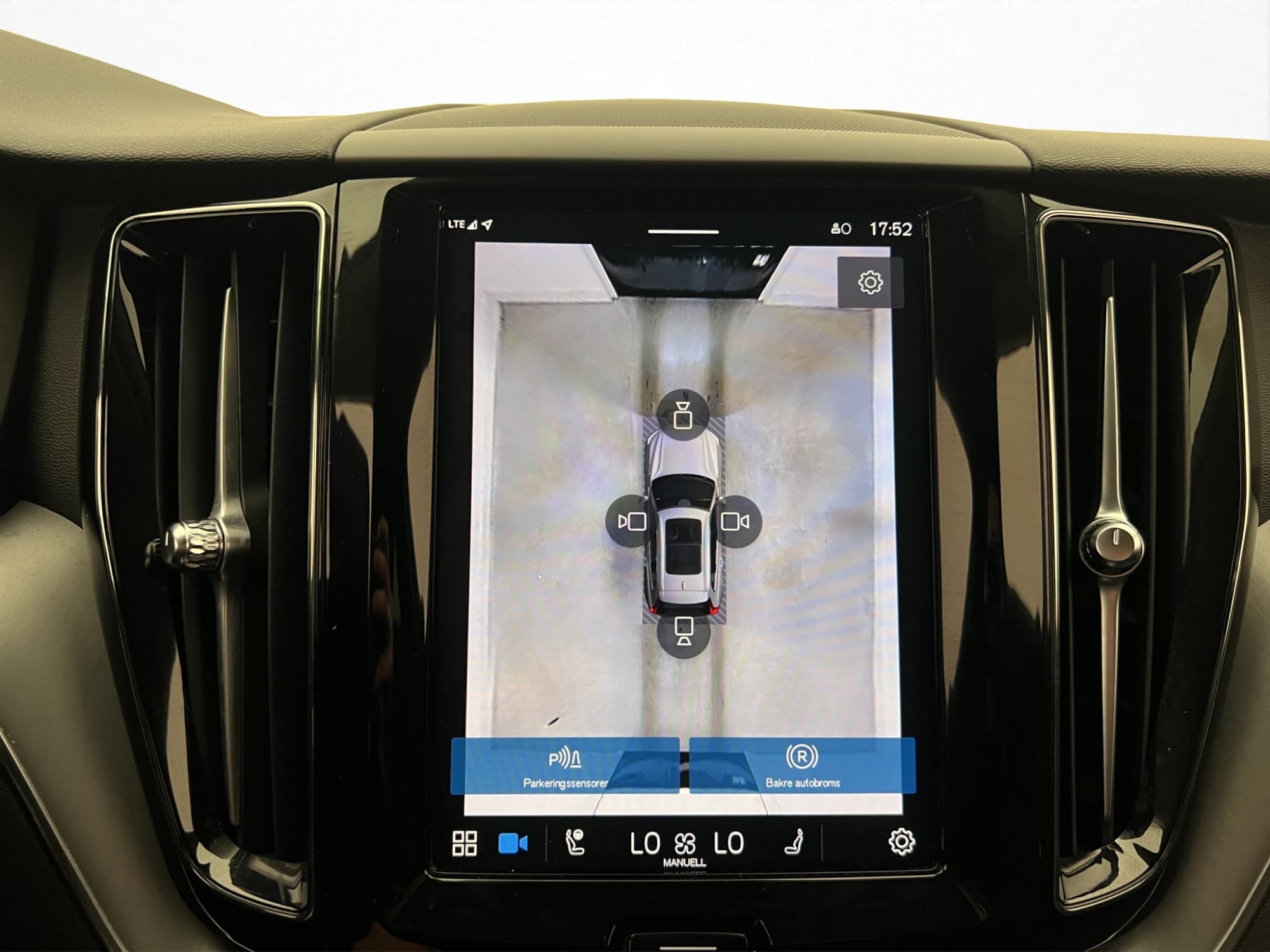 Volvo XC60 B5 250hk AWD Core GASKONVERTERAD 360° Värm Drag