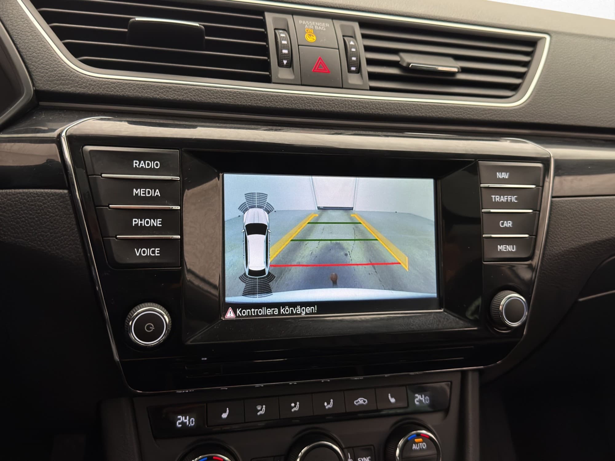 Škoda Superb 190hk 4x4 L&K Värm Pano Drag Canton Kamera Navi