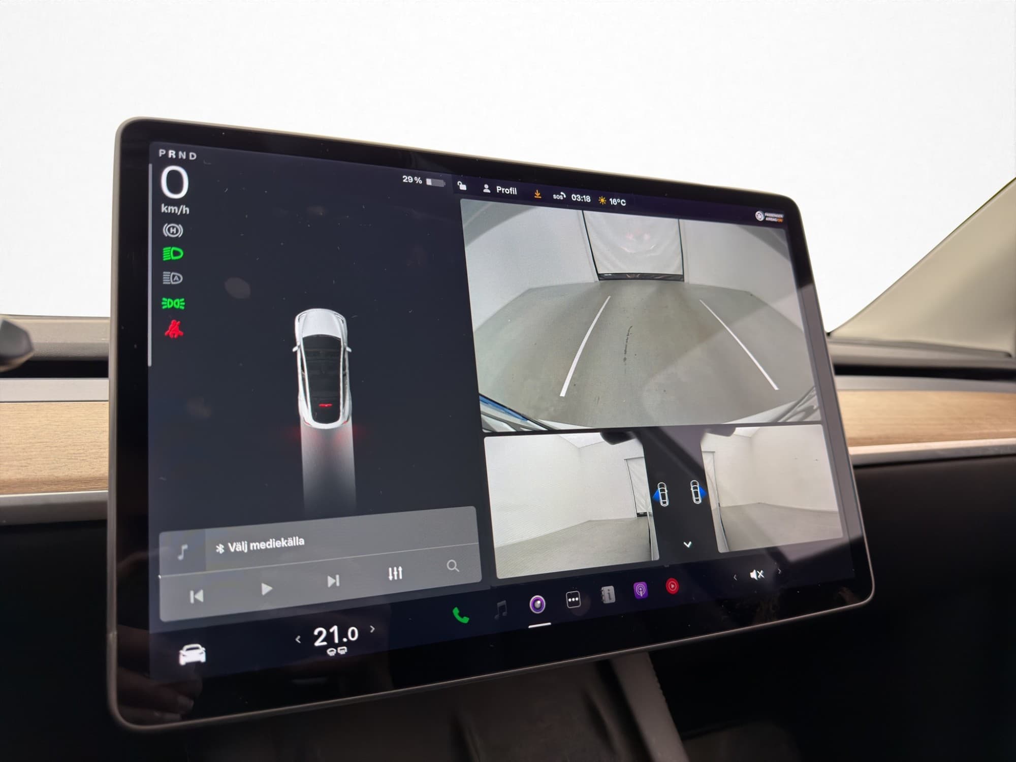 Tesla Model Y Long Range AWD Autopilot Pano Svensksåld