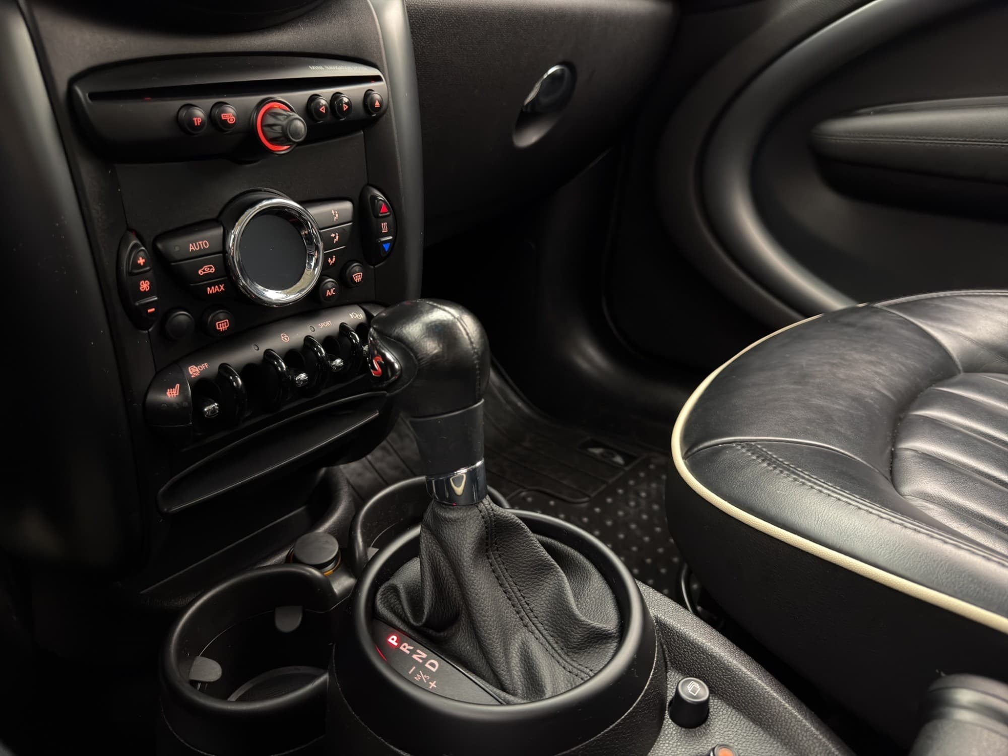 MINI Countryman S ALL4 184hk Navi Skinn Sensorer Farthållare