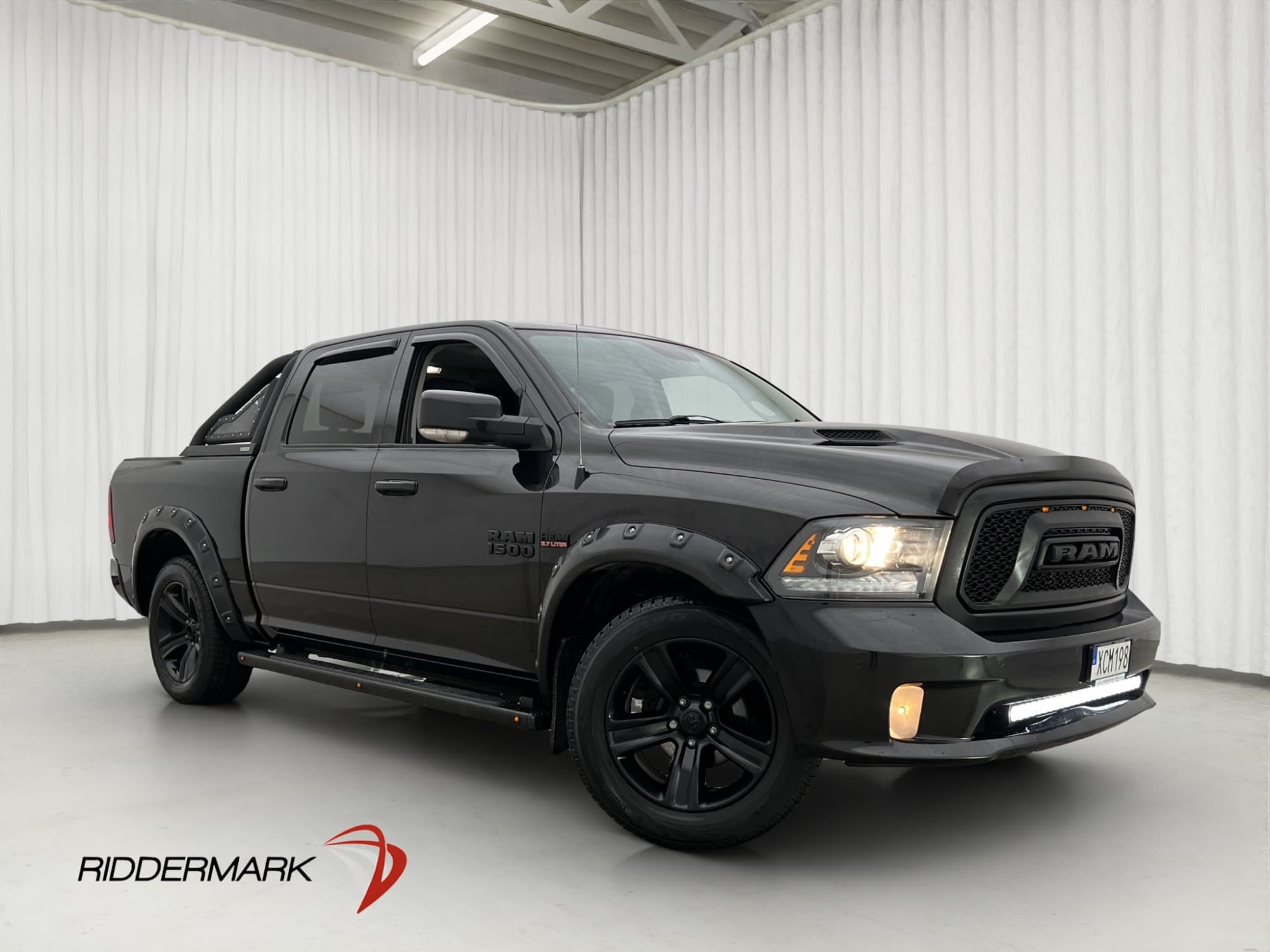 RAM 1500 Sport 5.7 4x4 Drag Luft Taklucka Alpine Skinn MOMS
