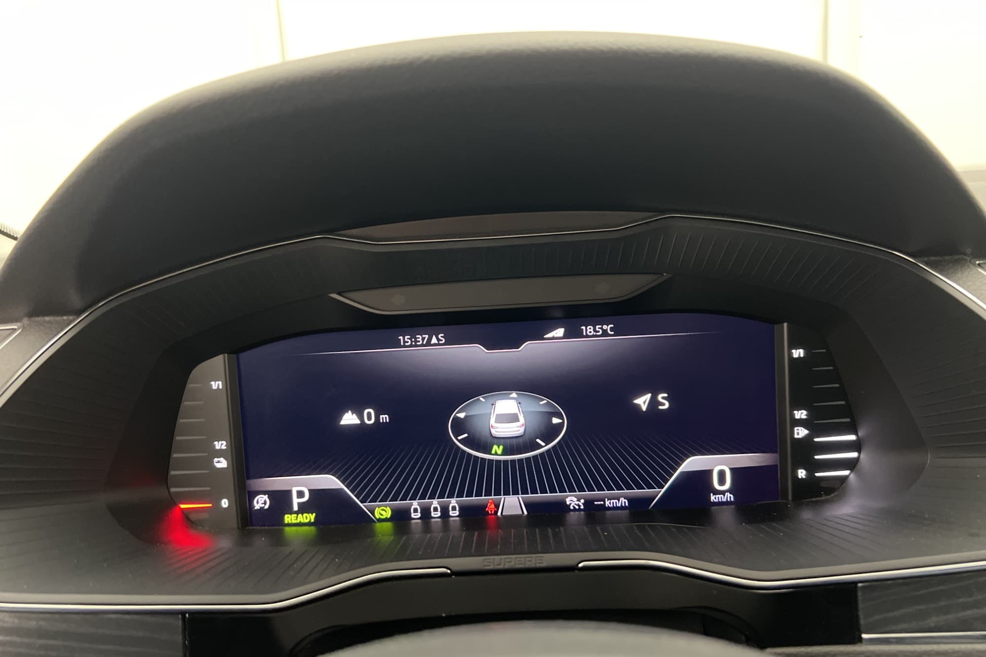 Skoda Superb iV Plug-in Business PVärm Cockpit Drag MOMS