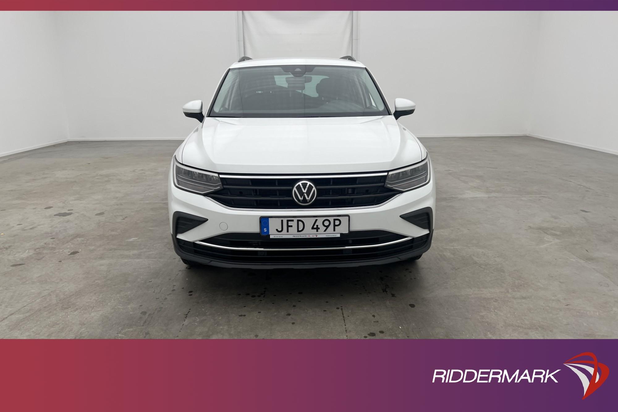 Volkswagen Tiguan 150hk Sensorer CarPlay Rattvärme Drag MOMS