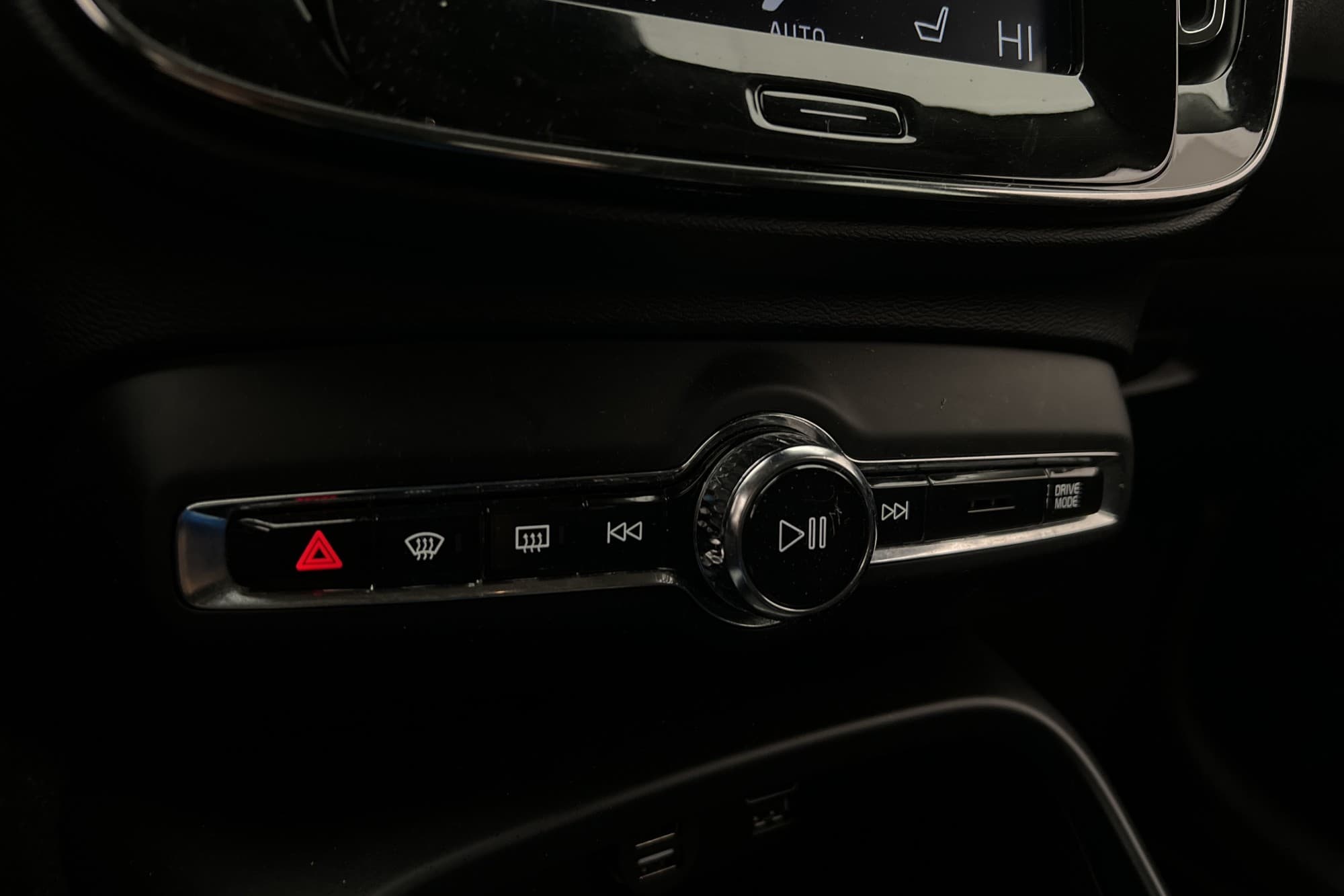 Volvo XC40 T3 156hk Momentum P-Sensorer CarPlay Farthållare