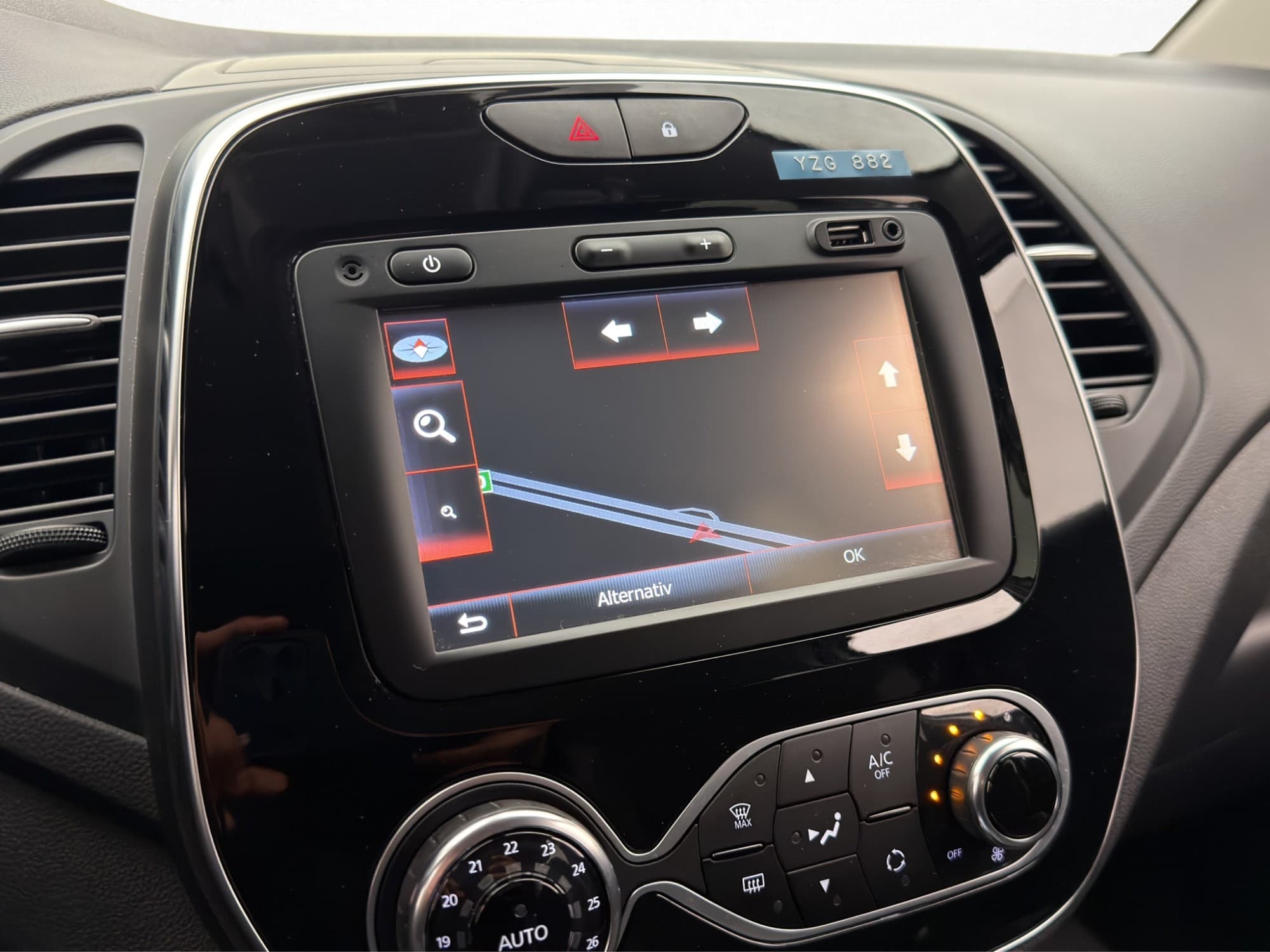 Renault Captur 1.2 TCe 118hk Kamera Navi Sensorer M&K-Värm