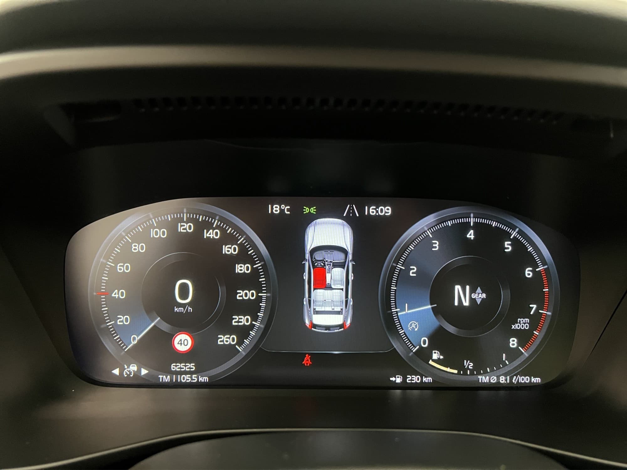Volvo XC40 T2 129hk Momentum Värmare Kamera CarPlay Navi