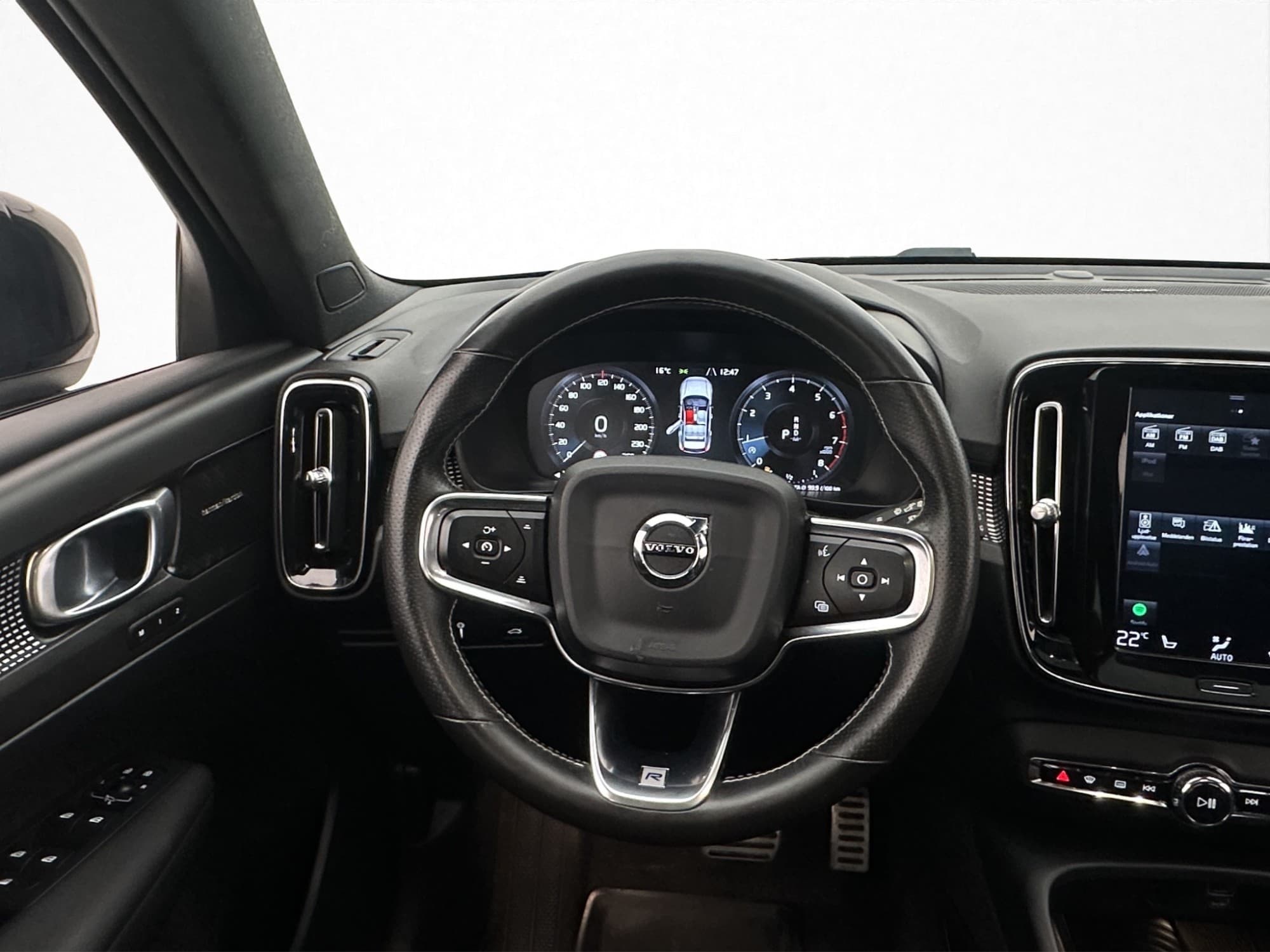 Volvo XC40 T5 AWD R-Design Pano H/K P-Värmare 360° Navi Drag