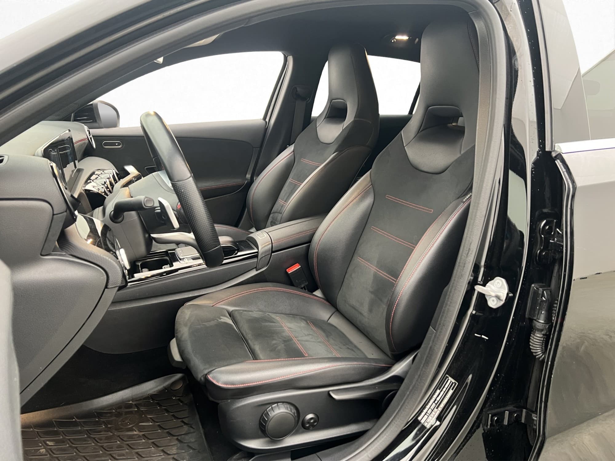 Mercedes-Benz A180 AMG Line Kamera Halvskinn Farthållare