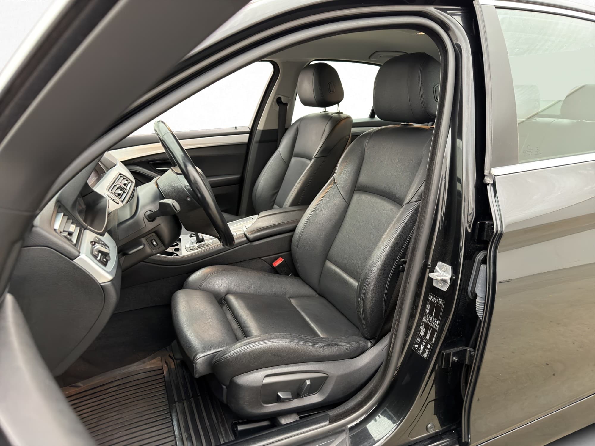 BMW 520 d xDrive 190hk B-Kamera Skinn Drag Navi