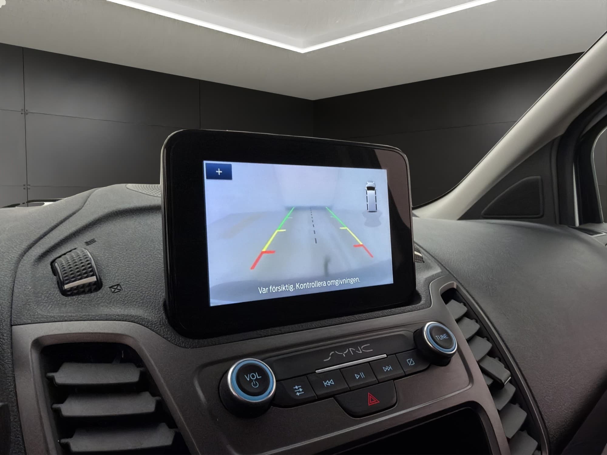 Ford Transit Connect LWB Värmare Drag B-Kamera CARPLAY Moms