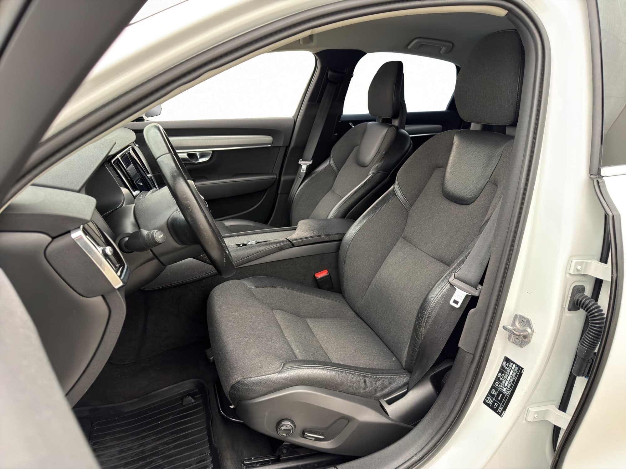Volvo S90 D3 150hk Momentum Halvskinn D-Värmare Navi
