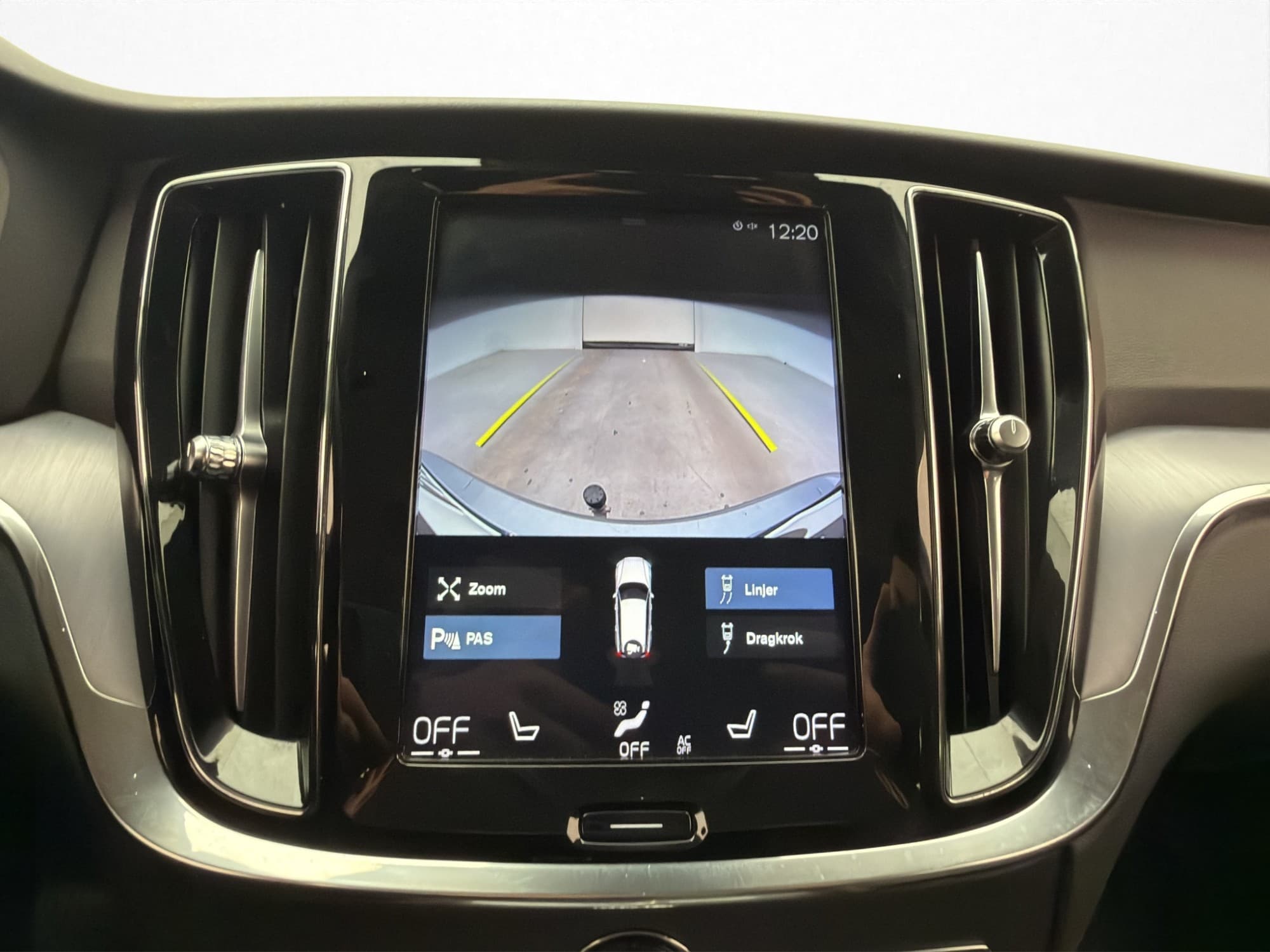 Volvo V60 D4 Momentum Skinn Kamera Värmare CarPlay Drag