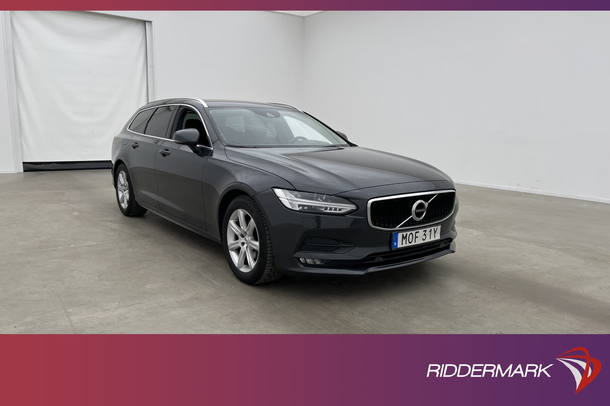 Volvo V90 D3 AWD Momentum D-Värmare VOC Drag B-Kamera Navi