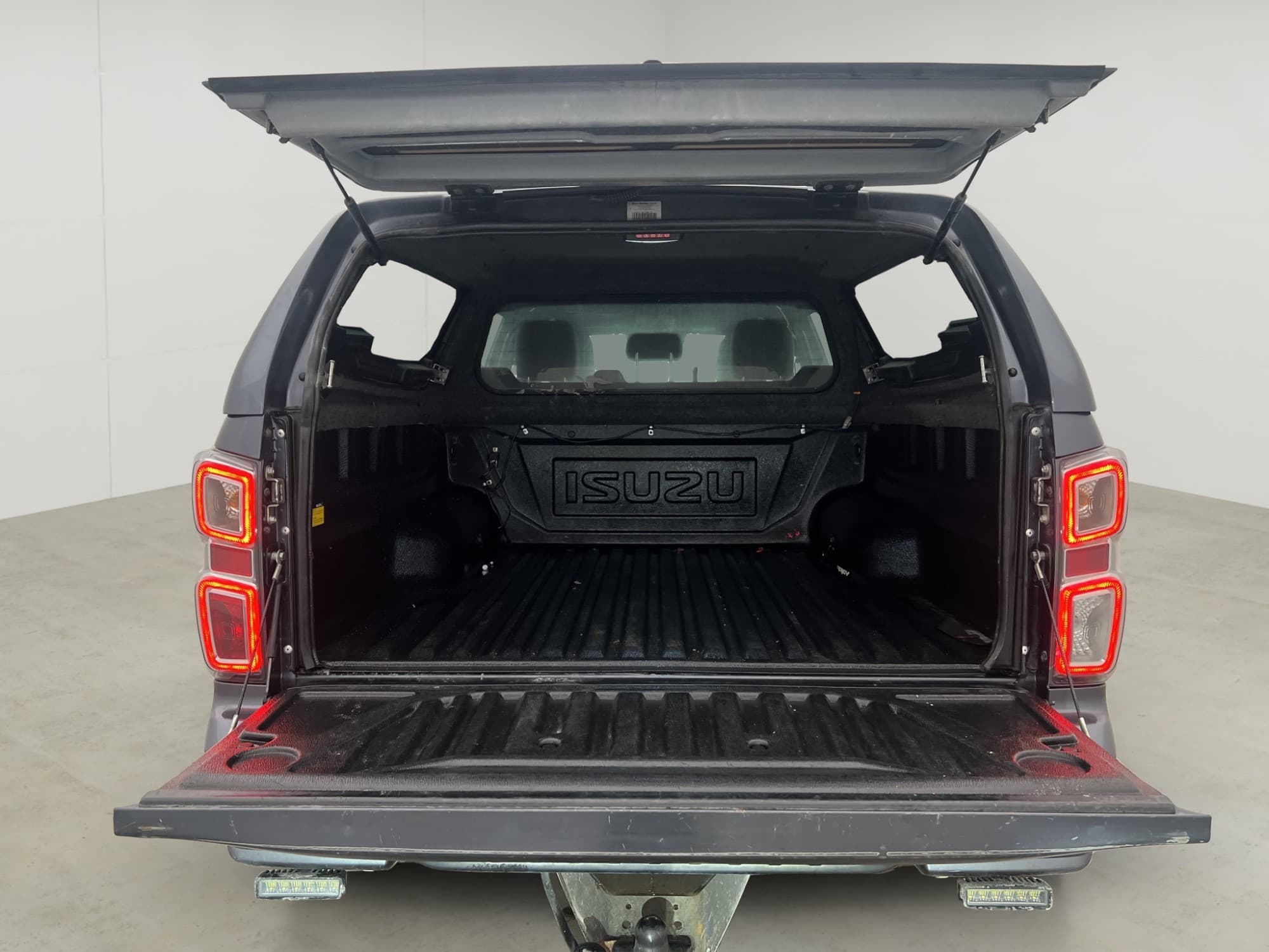 Isuzu D-Max XRX 1.9 4WD Diff Drag Kamera Skinn CARPLAY Moms