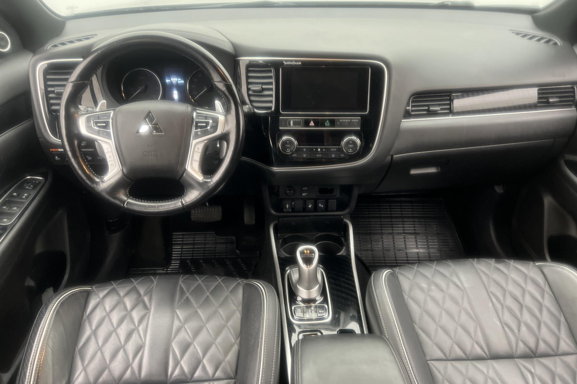 Mitsubishi Outlander PHEV 4WD Business X 360 Rattvärme 360°