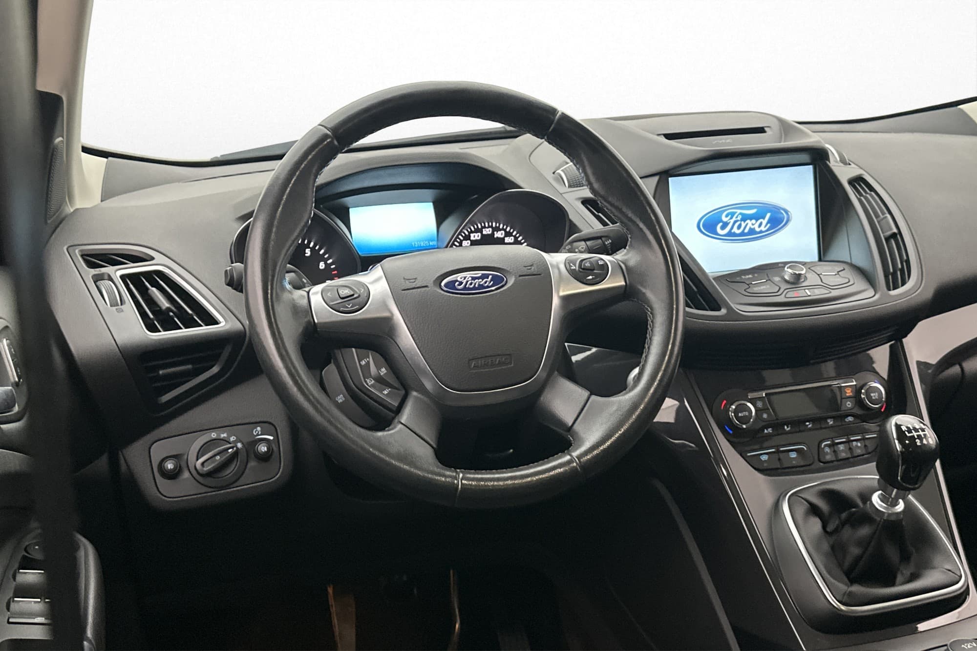 Ford Kuga 1.5 150hk Titanium X Sensorer Halvskinn Elstol