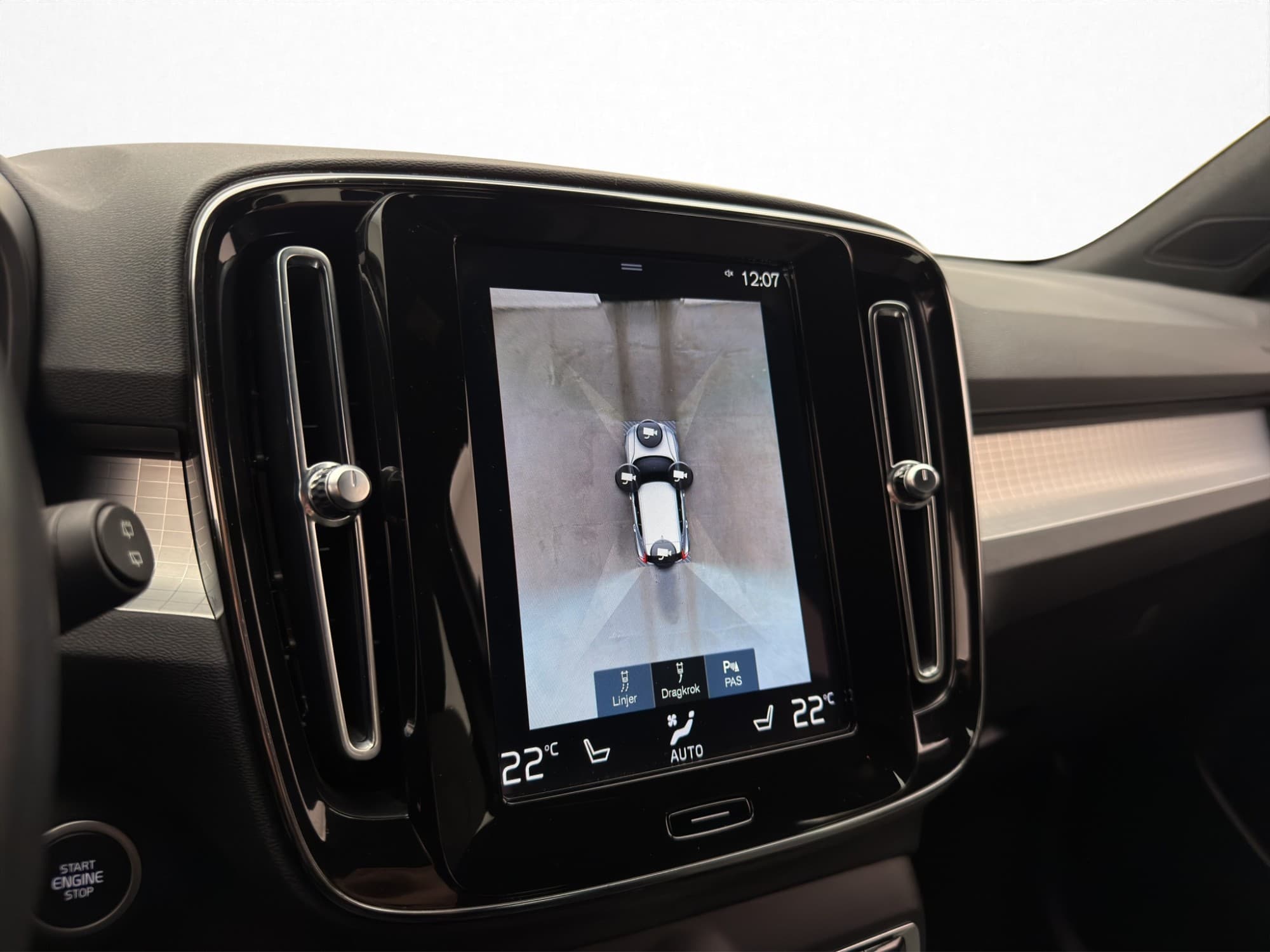 Volvo XC40 T2 Momentum Värmare Drag 360° CarPlay En-Brukare