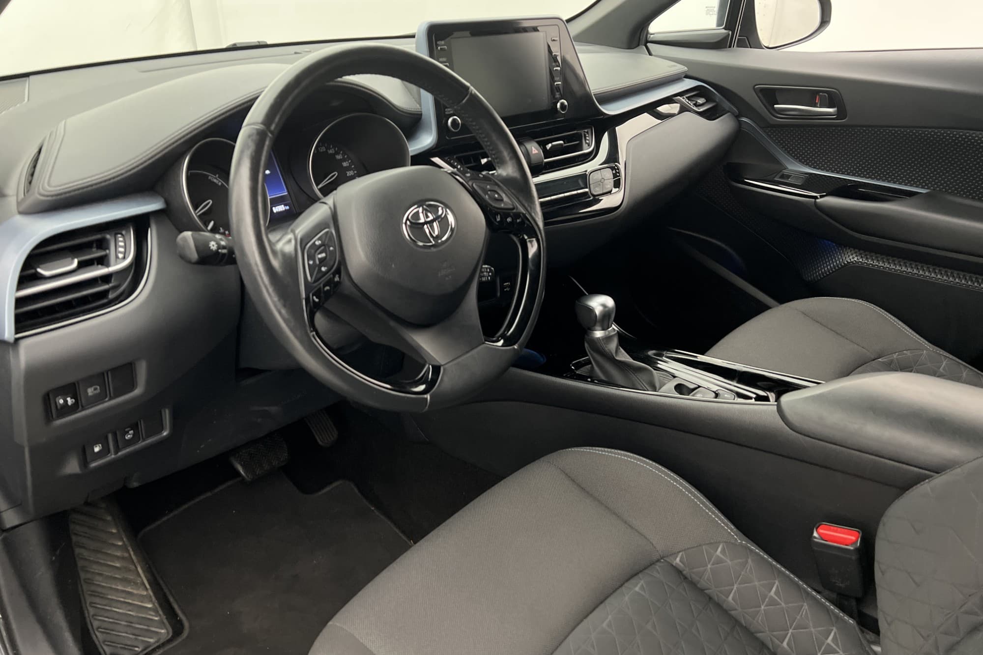 Toyota C-HR Hybrid 122hk X-Edition Kamera Rattvärm Låg-Skatt