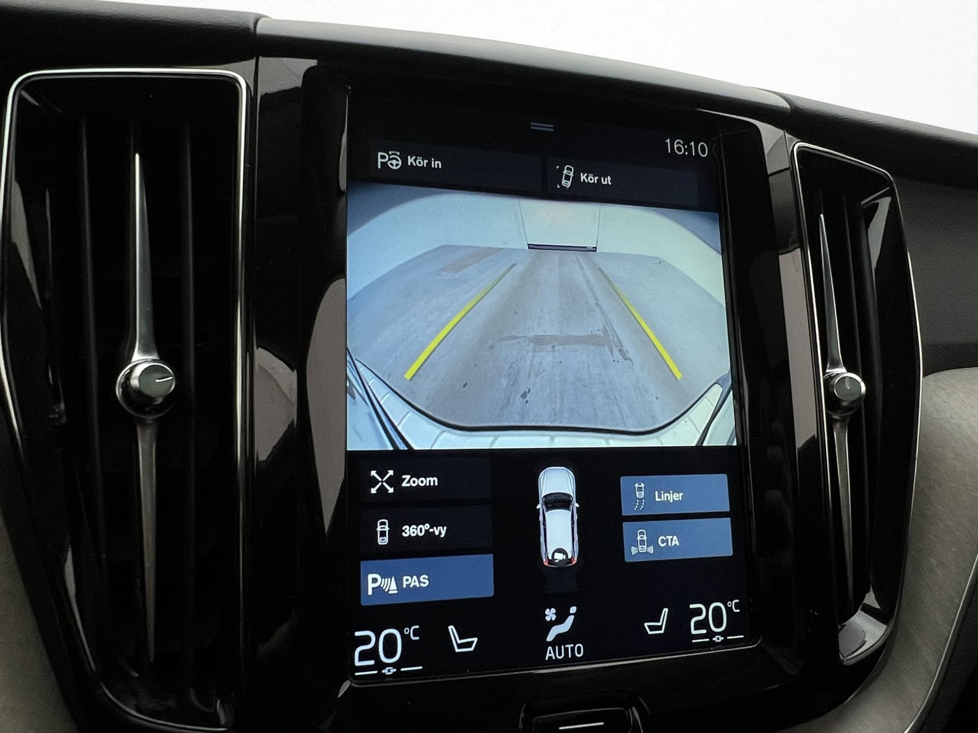 Volvo XC60 T8 AWD Inscription Pano Värmare Skinn HUD Kamera
