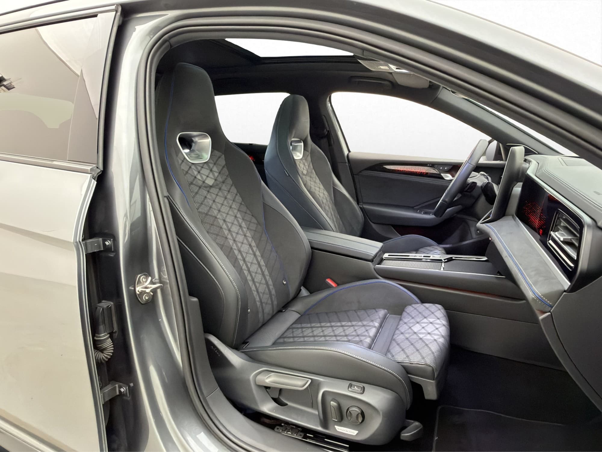 Volkswagen Passat 4Motion R-Line Harman Pano 360° Drag