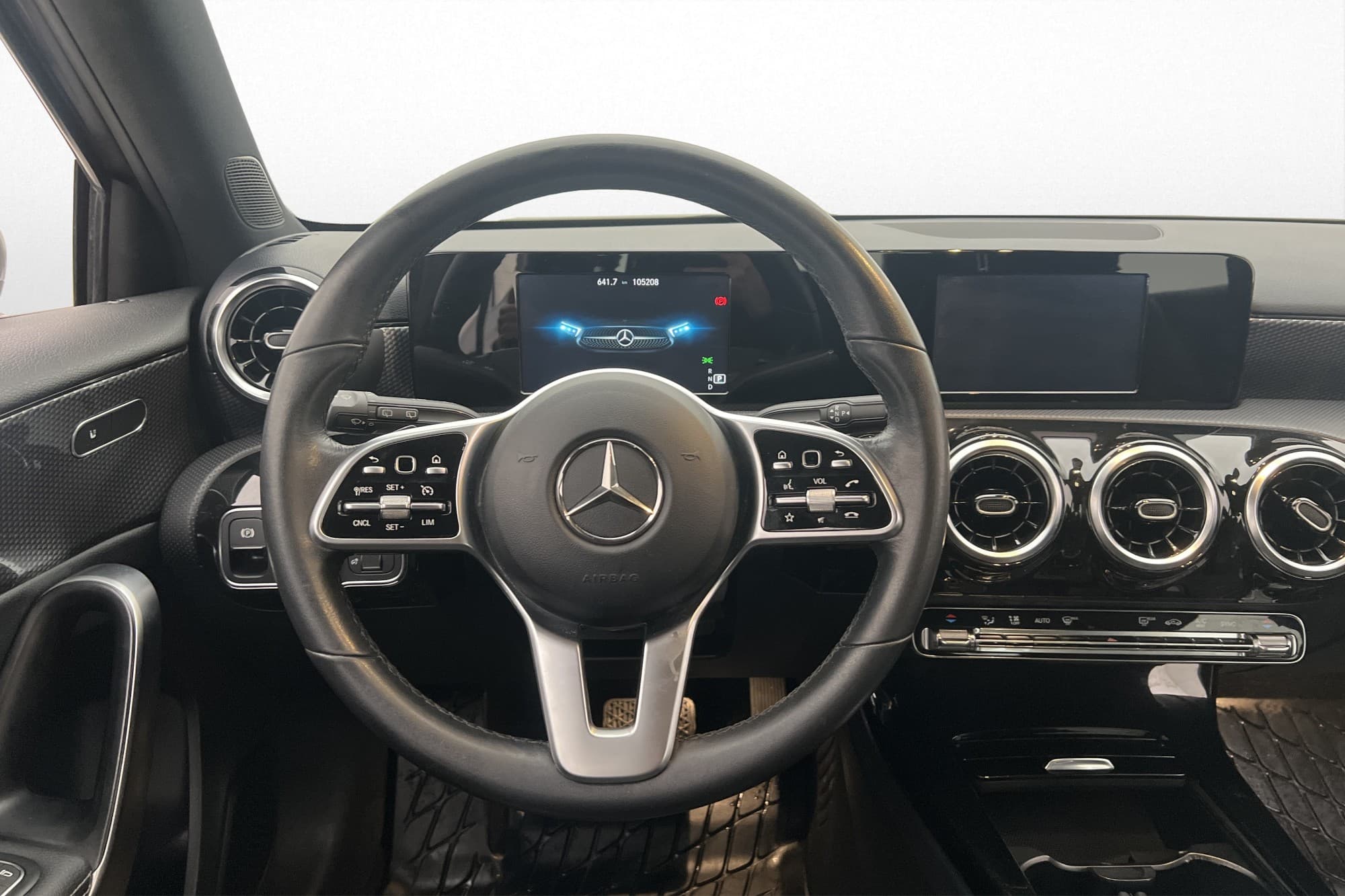 Mercedes-Benz A 180 d Progressive Kamera CarPlay Halvskinn