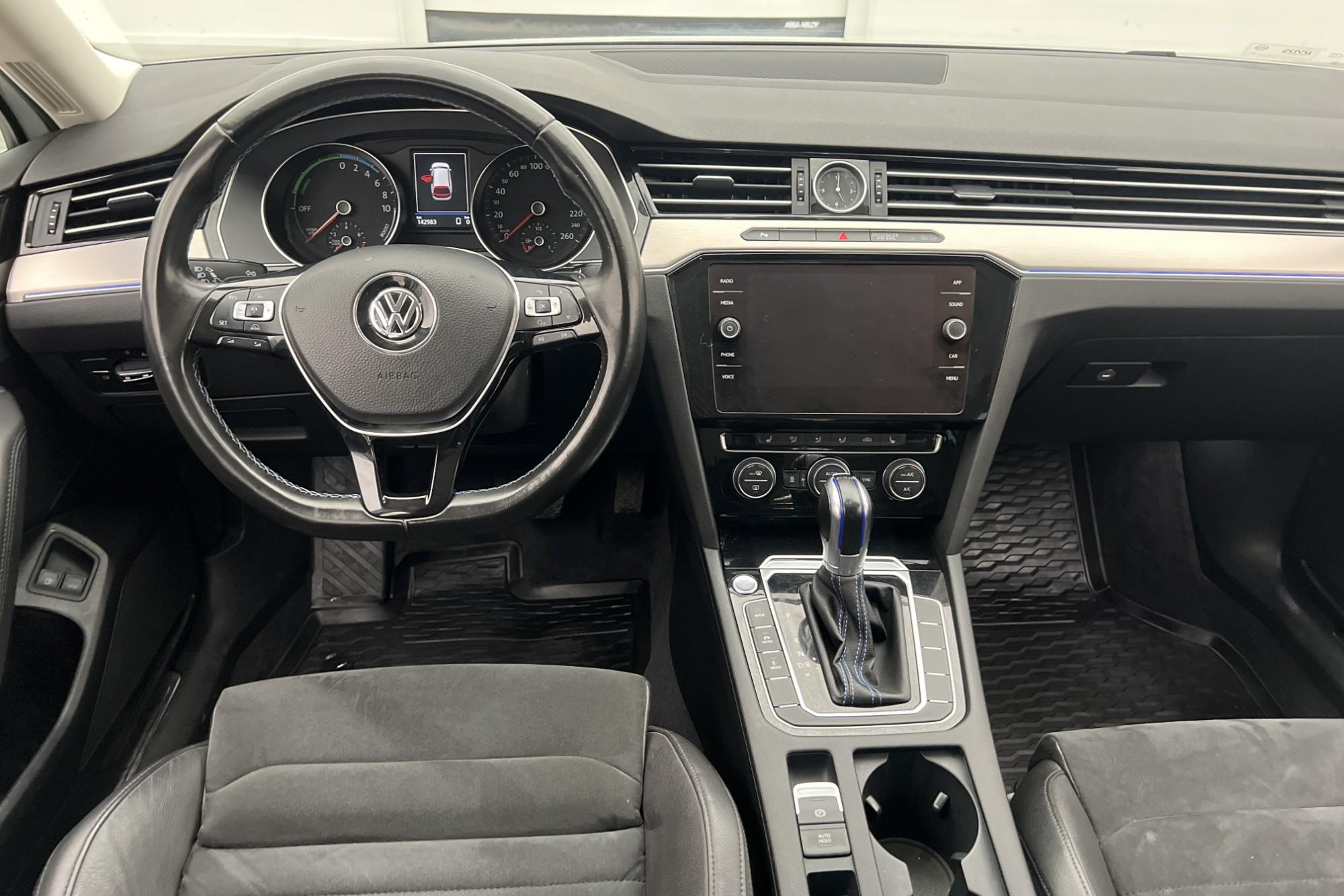 Volkswagen Passat GTE 218hk P-Värmare Kamera CarPlay Drag