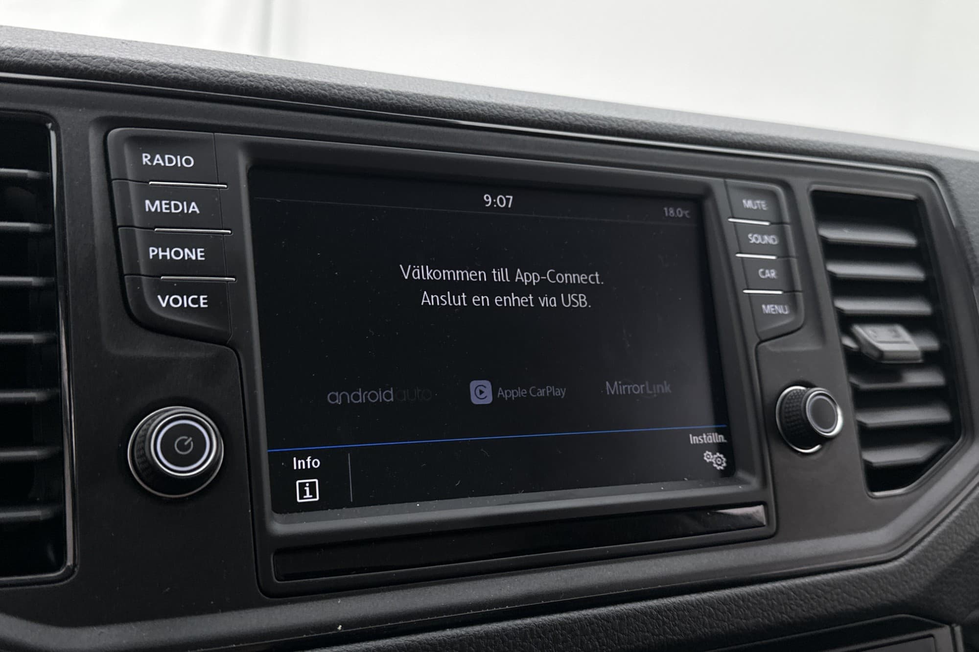 Volkswagen Crafter FLAKBIL 177hk Värm CARPLAY MOMS 1-Brukare