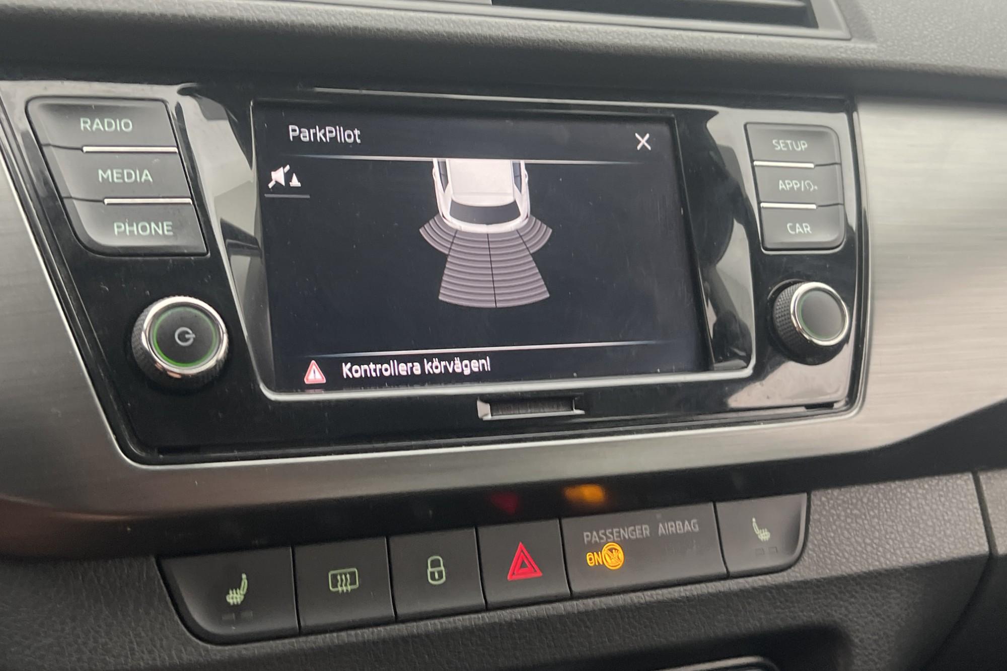 Skoda Fabia 1.0 75hk Style Sensorer CarPlay Farthållare