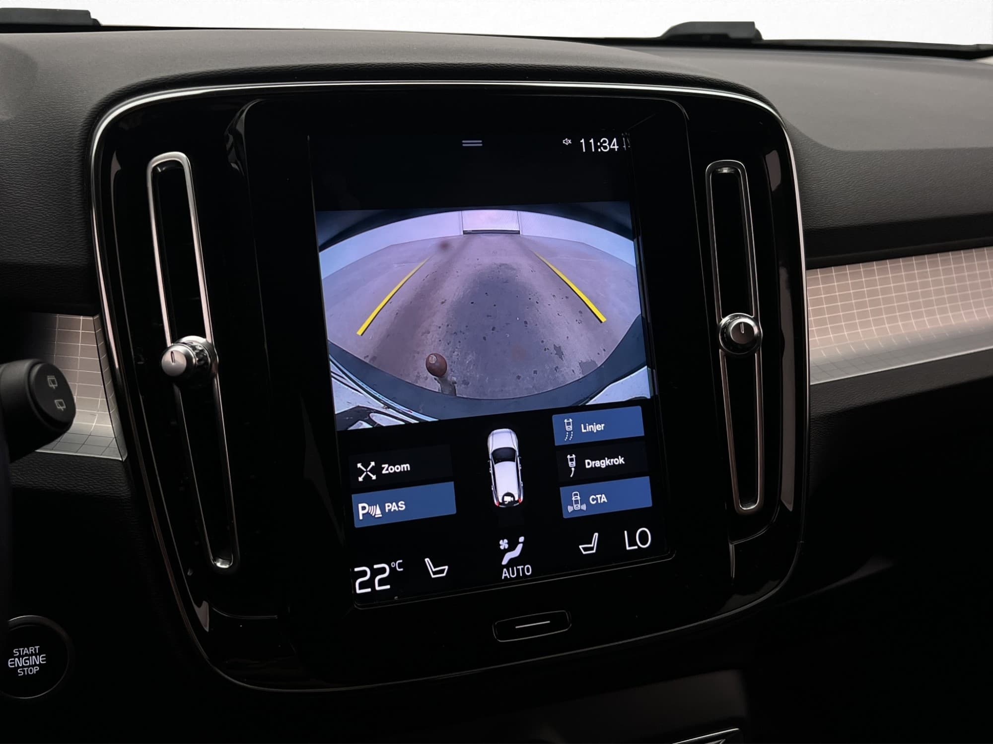 Volvo XC40 B4 197hk Momentum Värmare Kamera Drag Navi BLIS