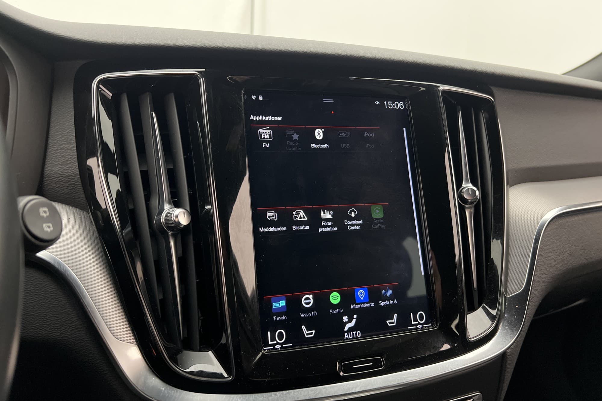 Volvo V60 D3 150hk R-Design D-Värm CarPlay Rattvärme Keyless
