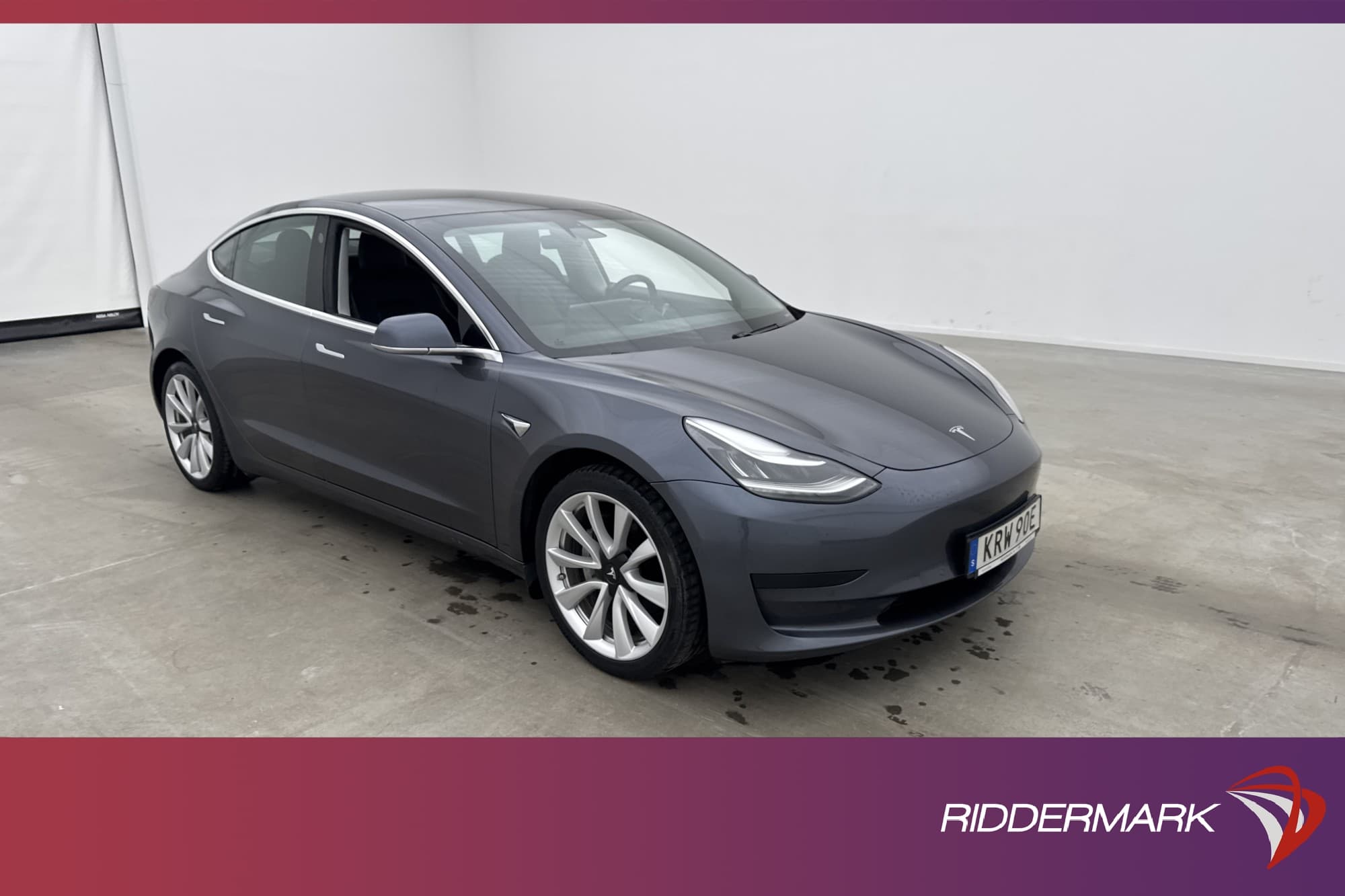 Tesla Model 3 Standard Range Plus Svensksåld Autopilot