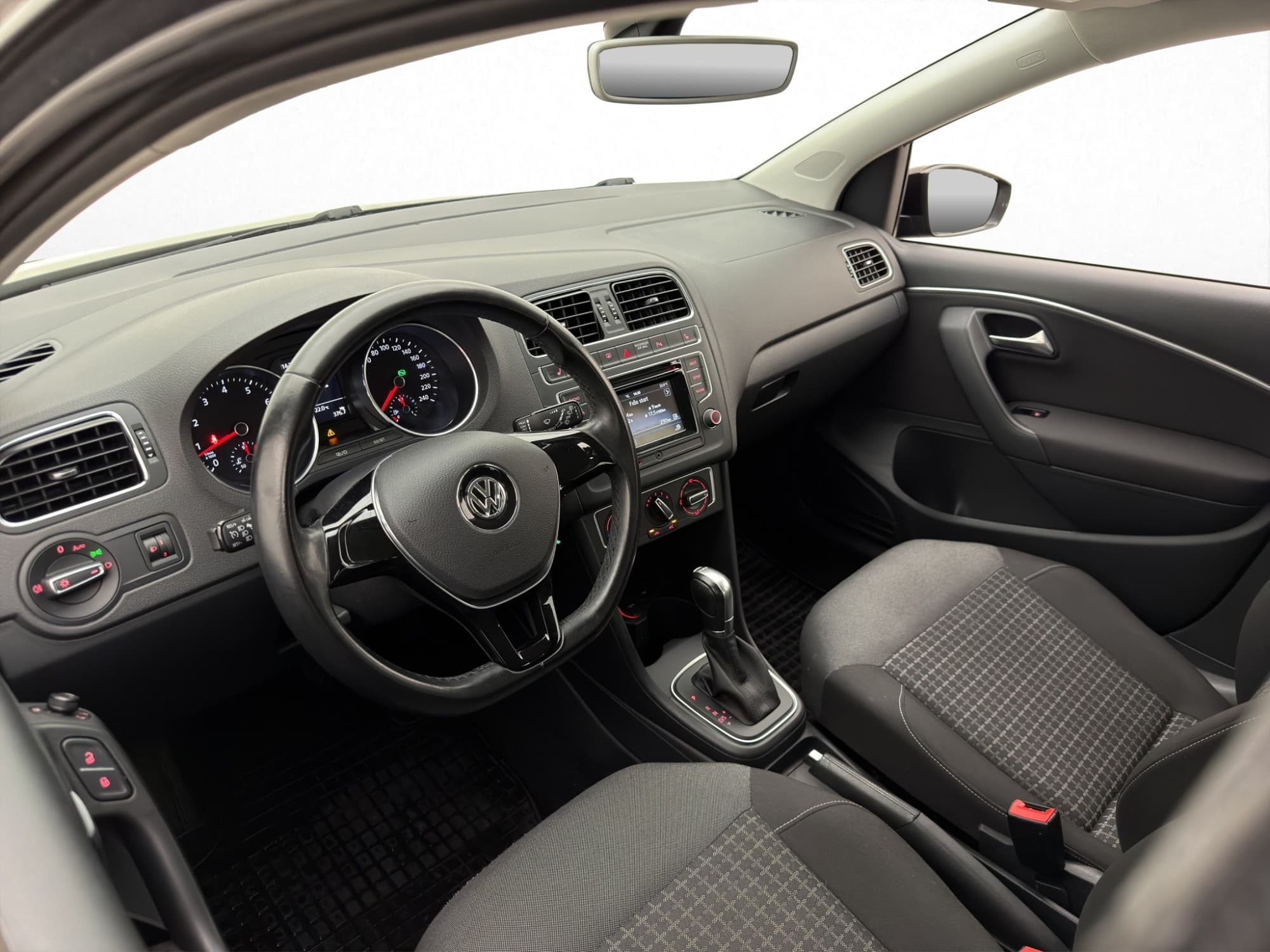 Volkswagen Polo 1.2 TSI 90hk 2-Brukare Sensorer Farthållare