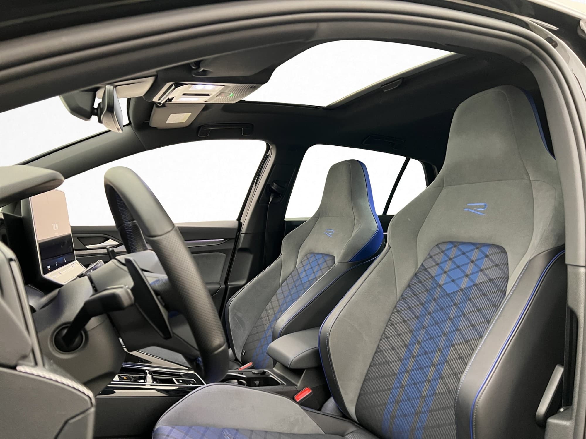 Volkswagen Golf R 4M 333hk Black-Edt Pano H/K 360° Matrix