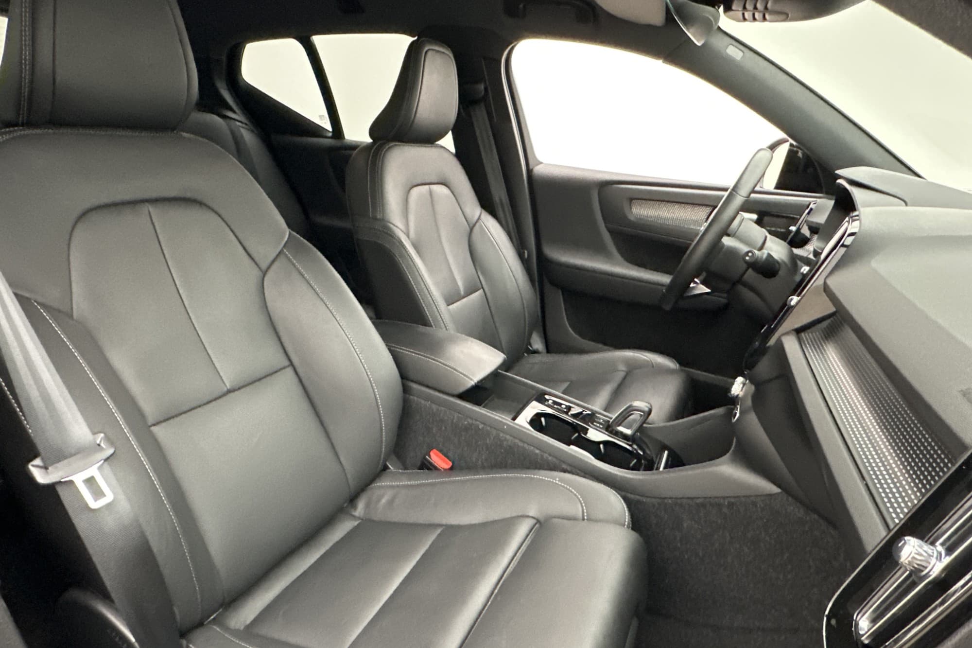 Volvo XC40 Recharge T4 211hk R-Design Värmare H/K 360° Skinn