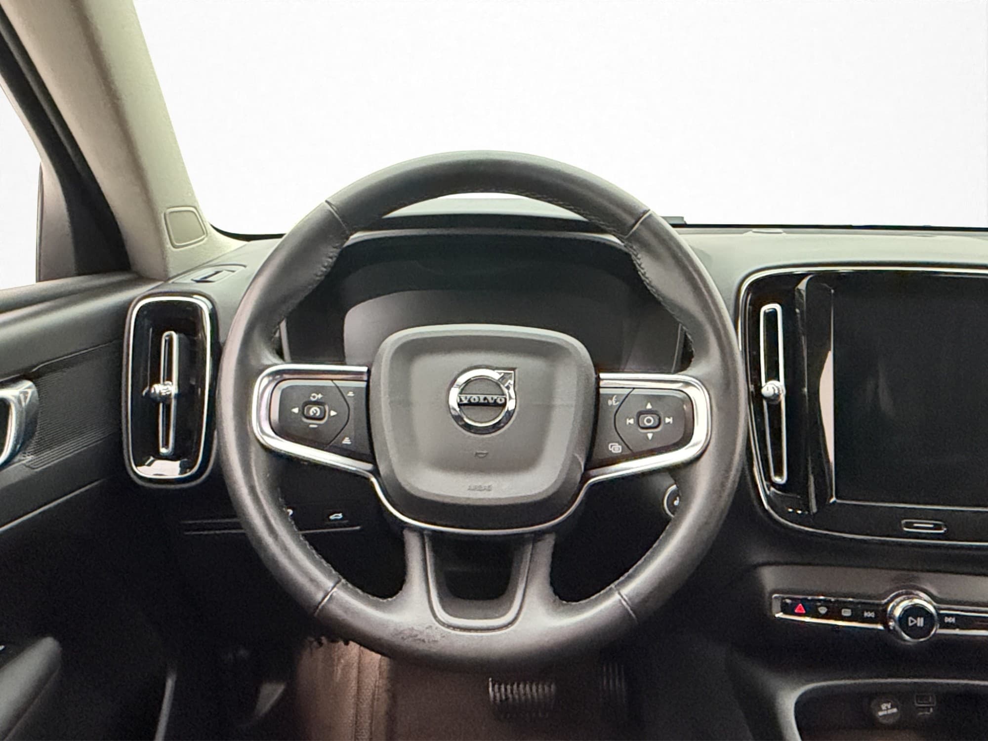 Volvo XC40 B4 AWD Momentum VOC Kamera P-Värm Navi Carplay