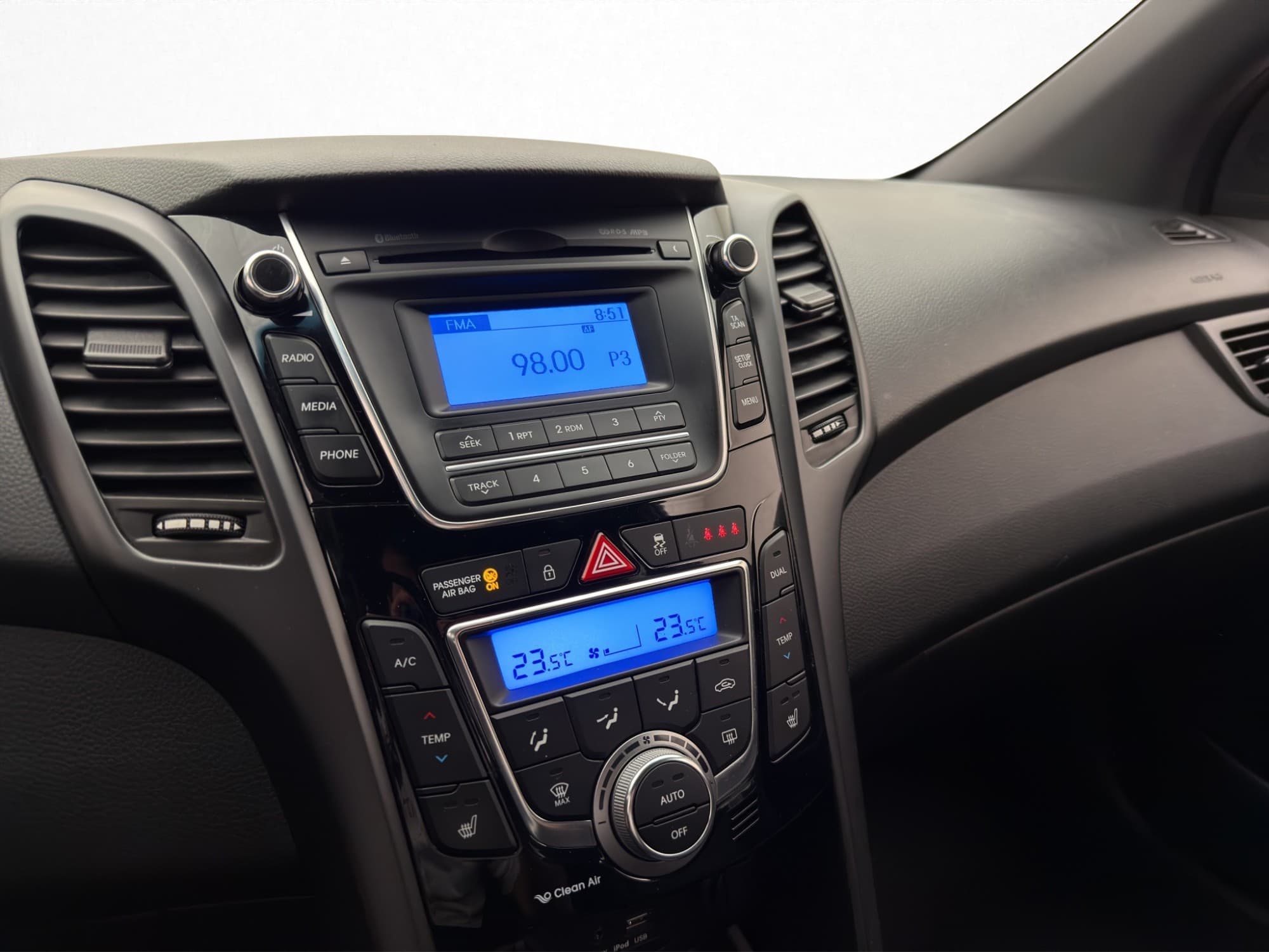 Hyundai i30 1.6 136hk Premium M&K Värmare Sensorer
