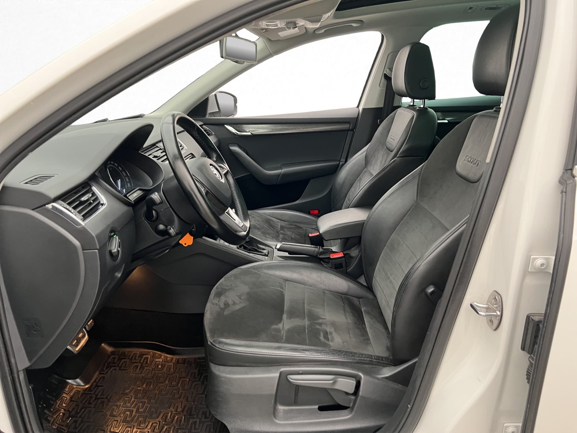Skoda Octavia Scout 2.0 TDI 4x4 184hk Pano Värm Sensor Drag