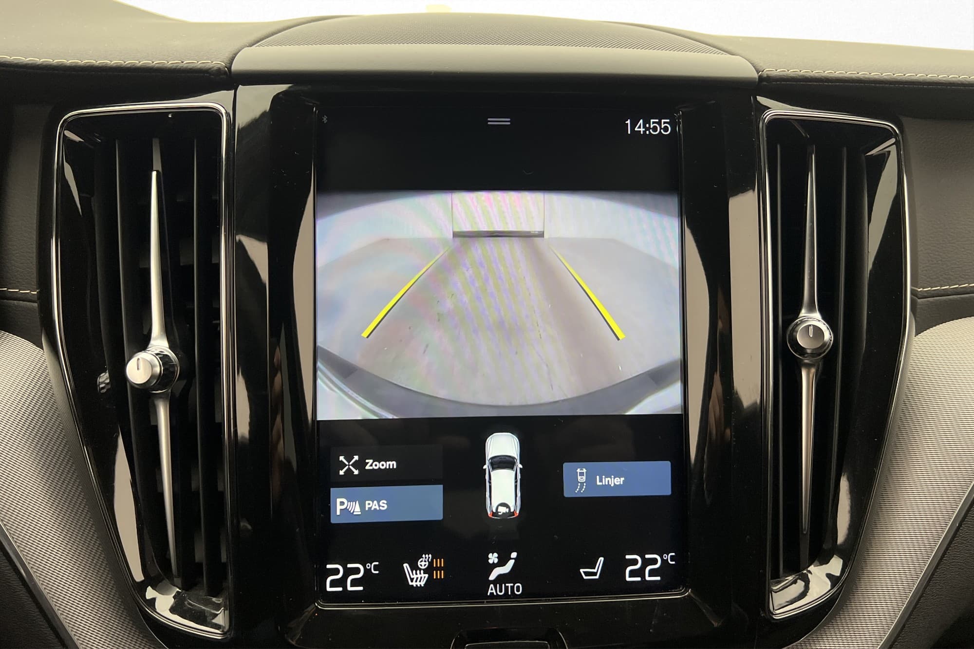 Volvo XC60 T5 R-Design Kamera CarPlay Navi Värmare Rattvärme