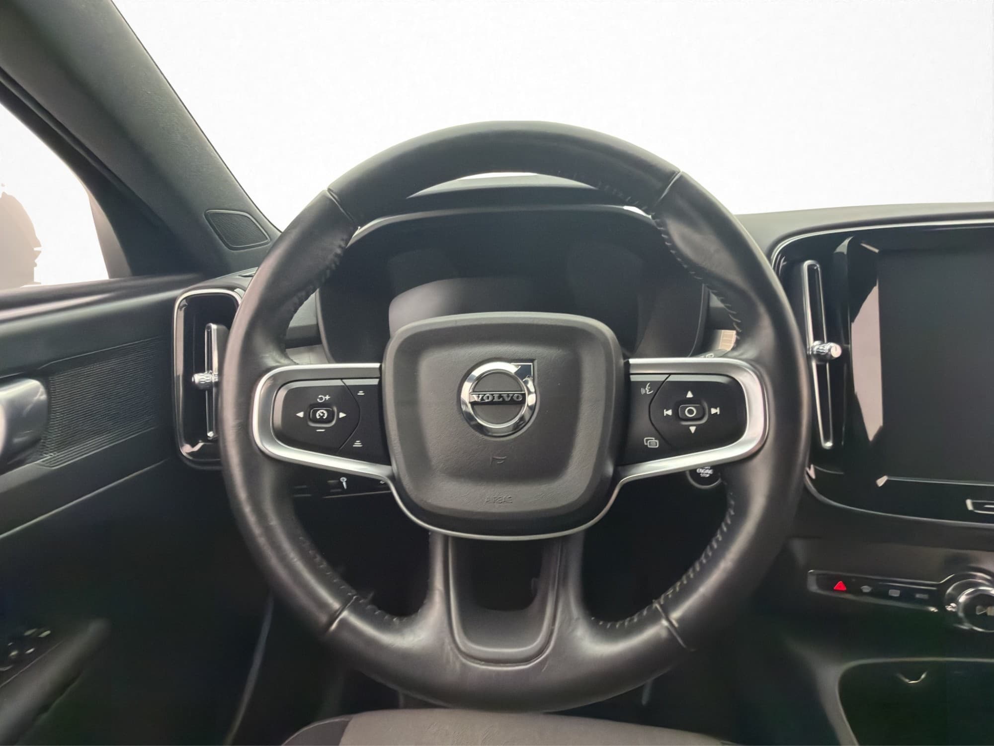 Volvo XC40 T2 192hk Momentum Advanced Drag Värmare CarPlay
