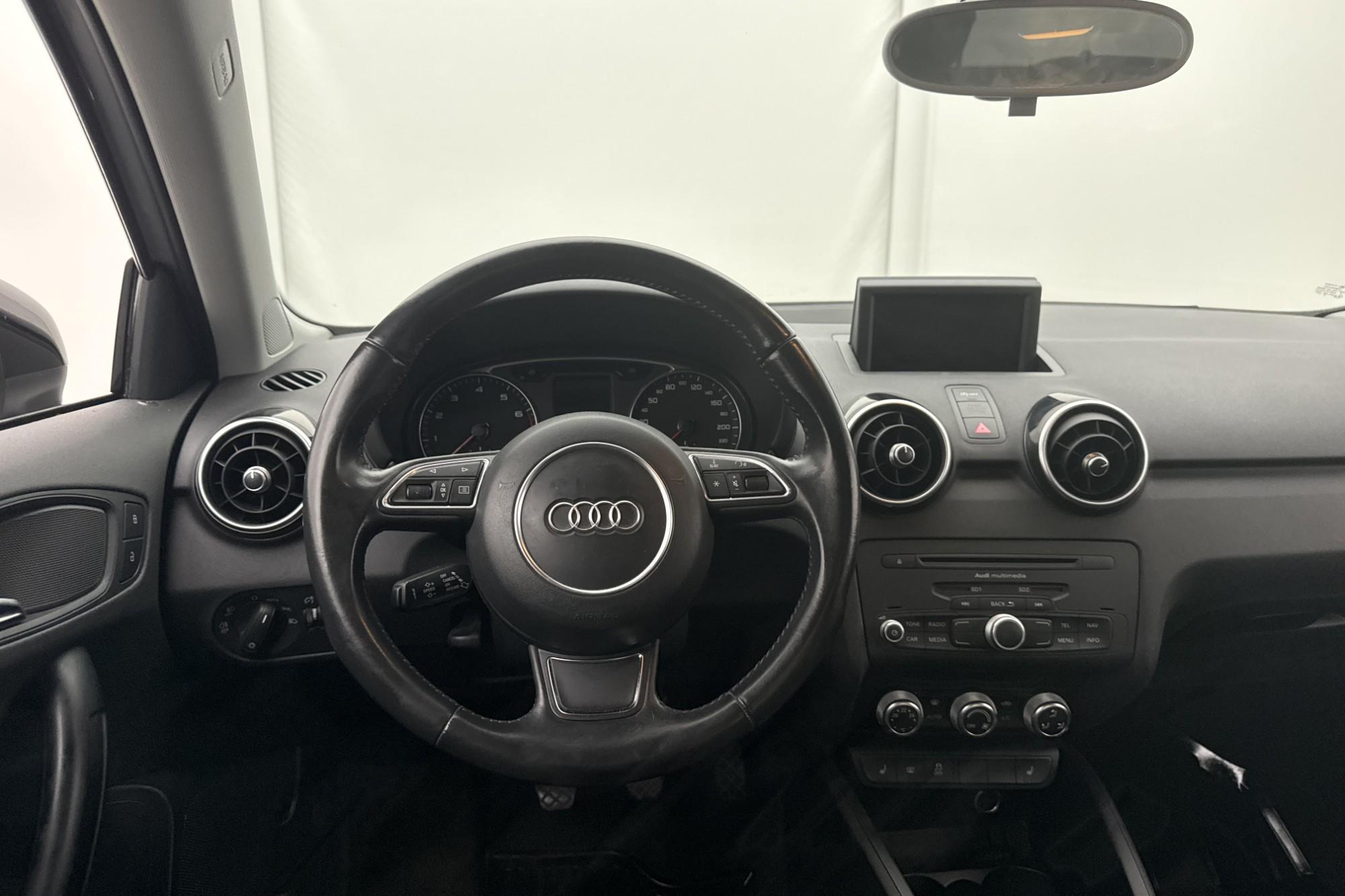 Audi A1 Sportback TFSI 86hk S-Line Farthållare Svart Optik