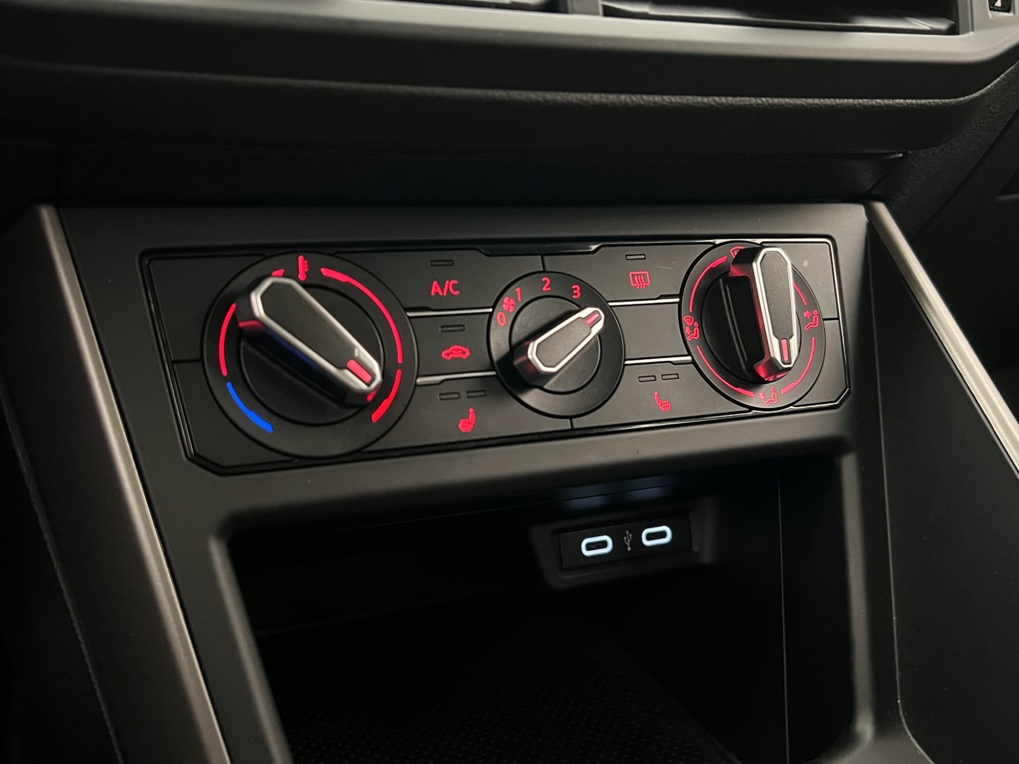 Volkswagen Polo 1.0 90hk P-Sensorer Bluetooth Låg-Skatt